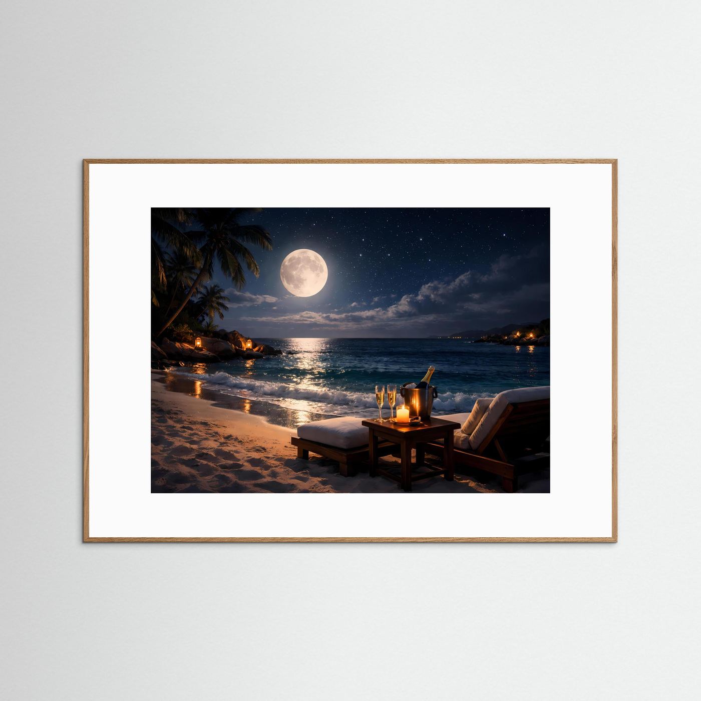 Panorama-Poster Strand bei Vollmond mit Liegestühlen und Lichtern, brauner Holzrahmen