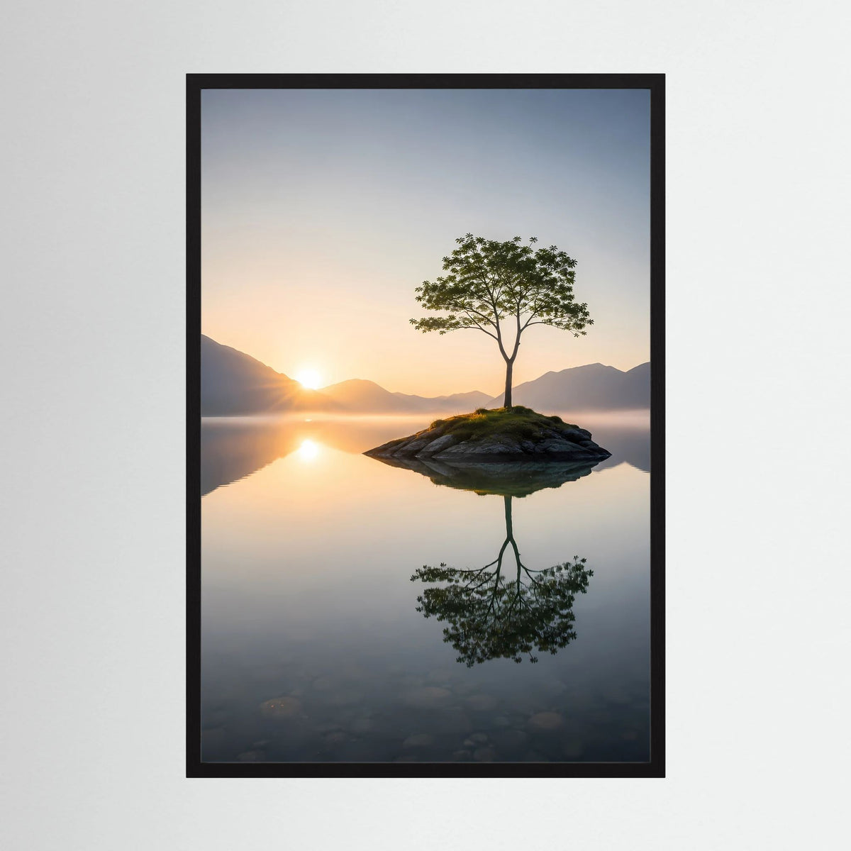 Hochformat-Poster mit einsamem Baum auf kleiner Insel im Sonnenaufgang, schwarzer Rahmen.