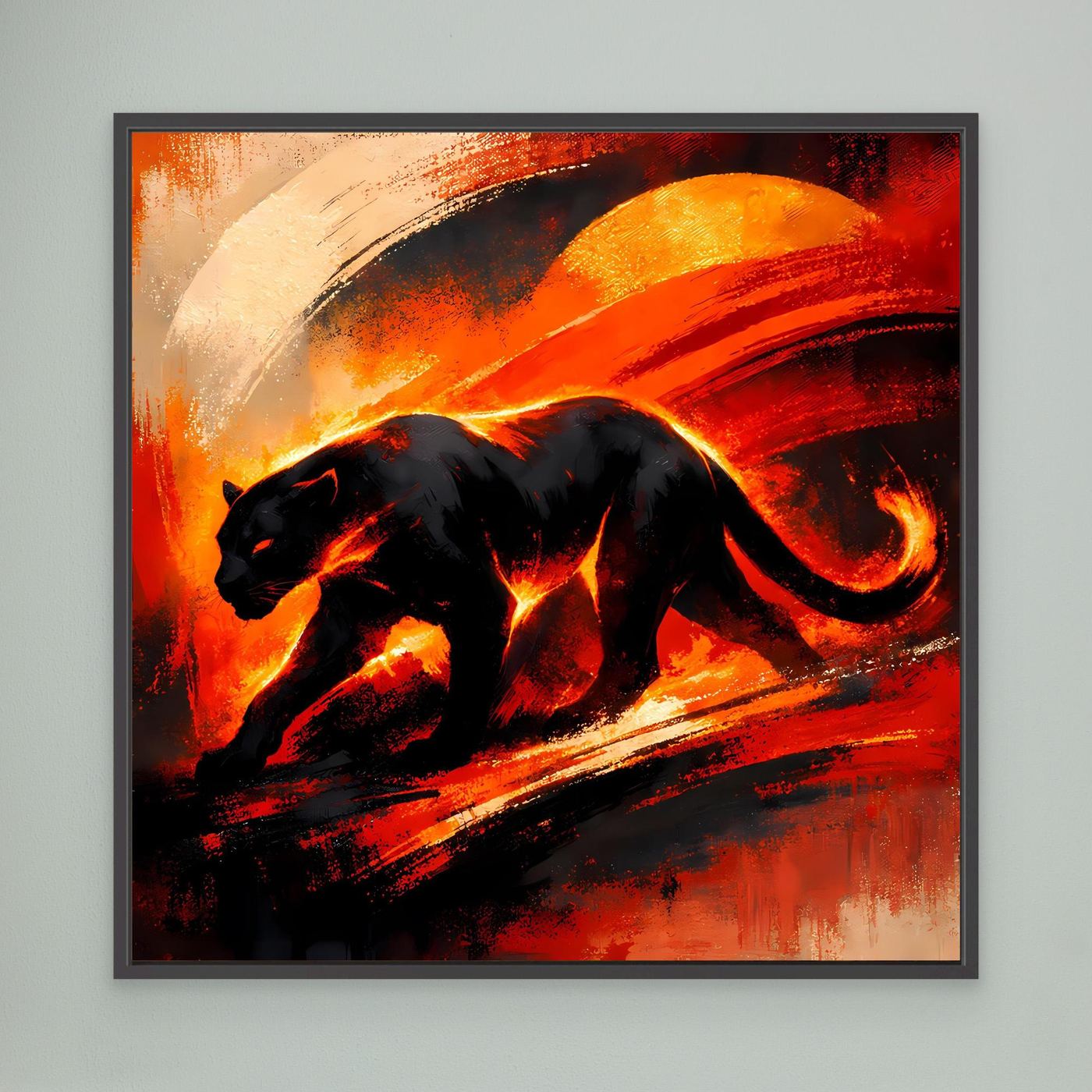 Leinwandbild mit schwarzem Panther in abstrakten Feuerrot-Tönen, schwarzer Rahmen