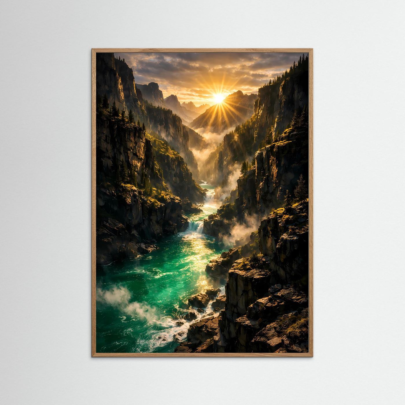 Vertikales Bergposter im hellen Eichenrahmen mit Sonnenaufgang über Smaragdfluss in Schlucht