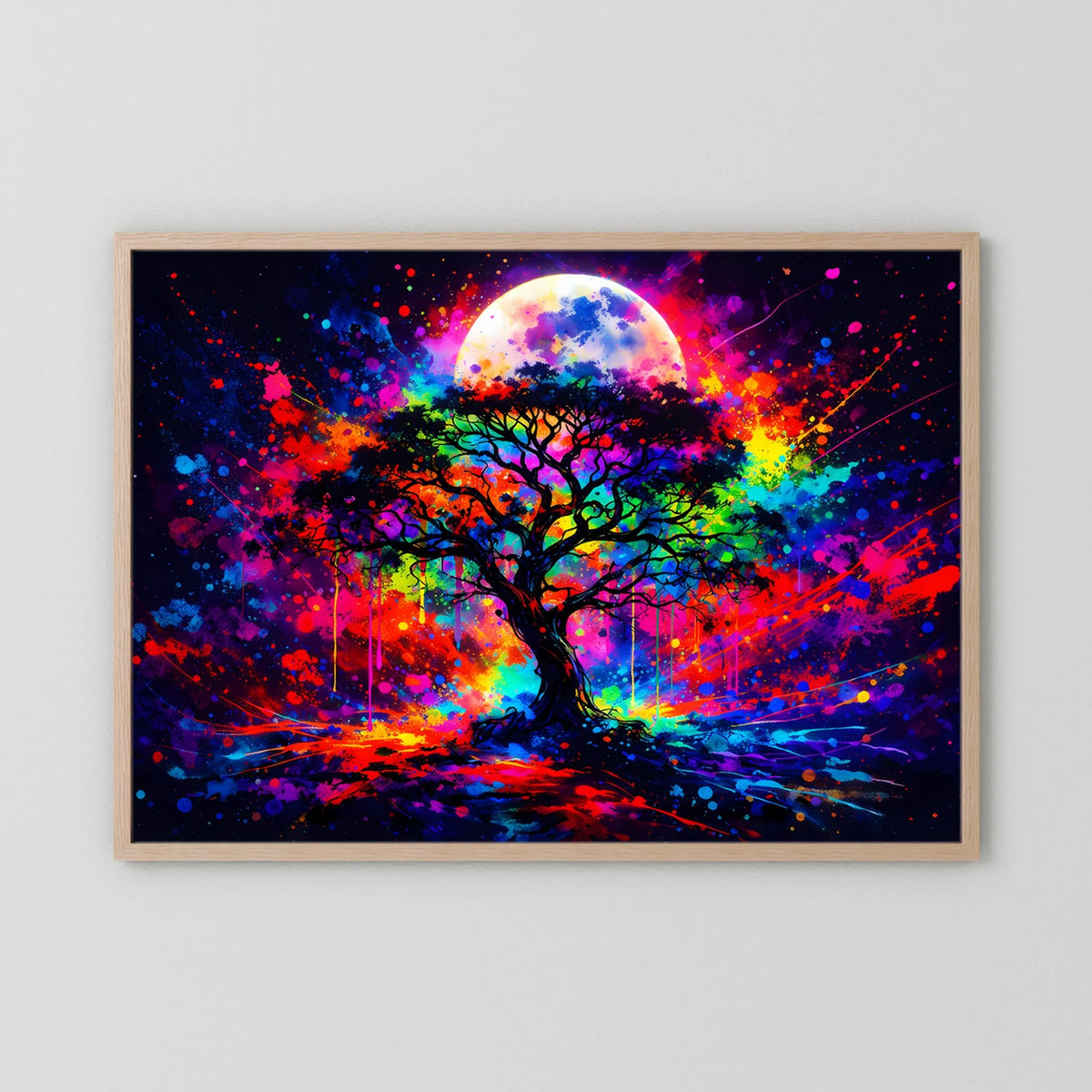 Gerahmtes Poster mit hellem Holzrahmen: Lebensbaum unter Vollmond, Neonfarben