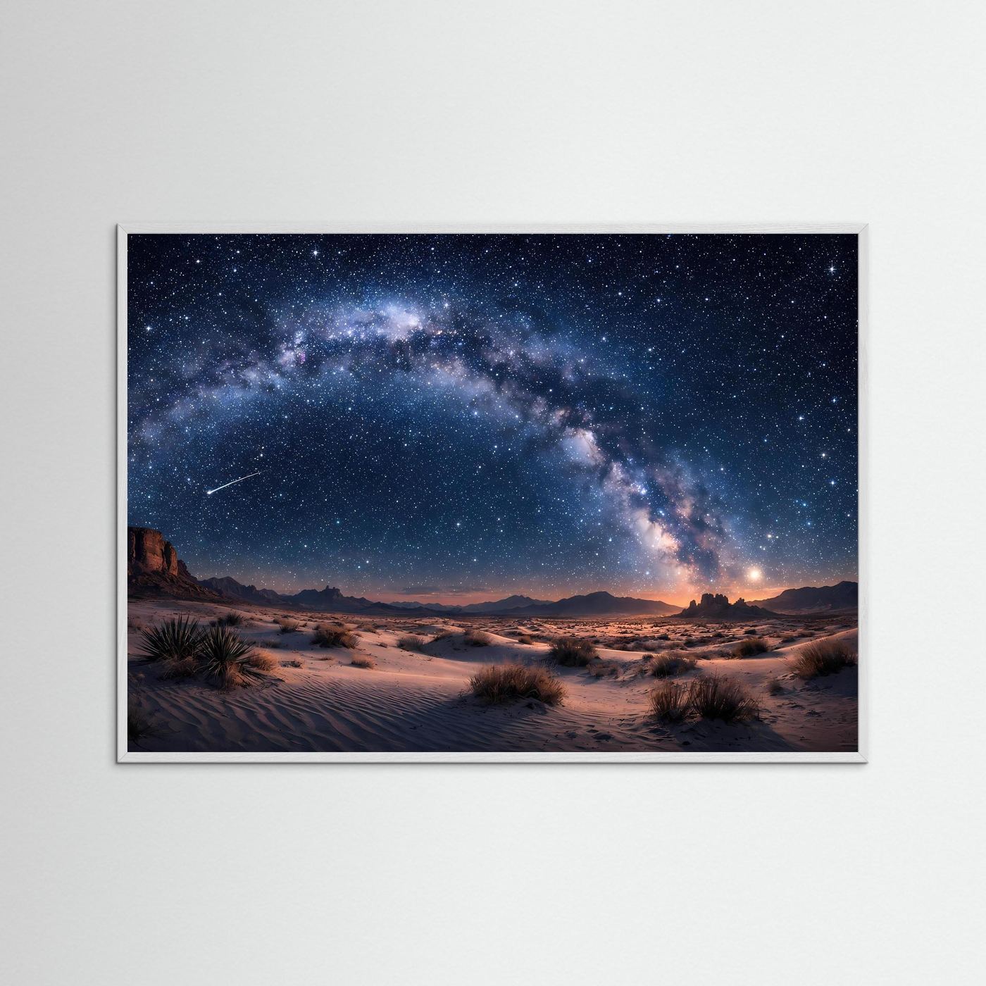 Wandbild mit Wüstenlandschaft und Milchstraße, grauer Rahmen