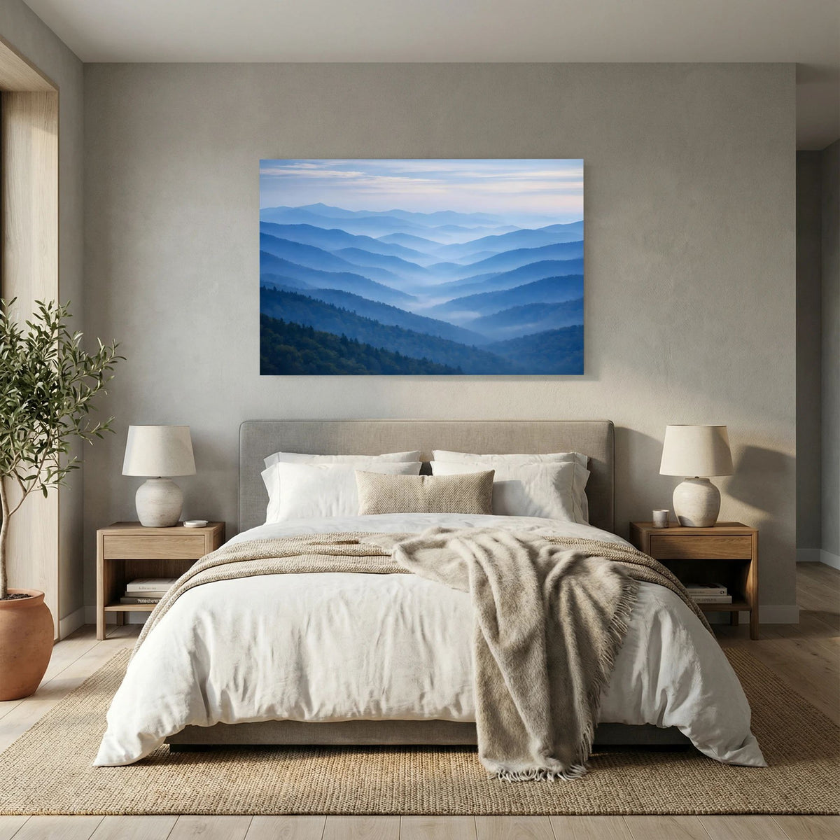 Wandbild im Querformat mit nebligen Bergen und klarer Horizontlinie