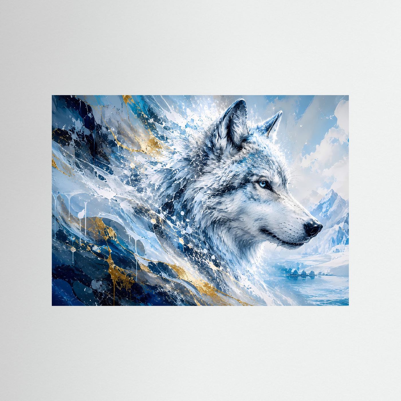 Schneewolf Poster Querformat | Eiswolf Wandbild Modern | Wolf Kunst in Blau Weiß mit Goldakzenten