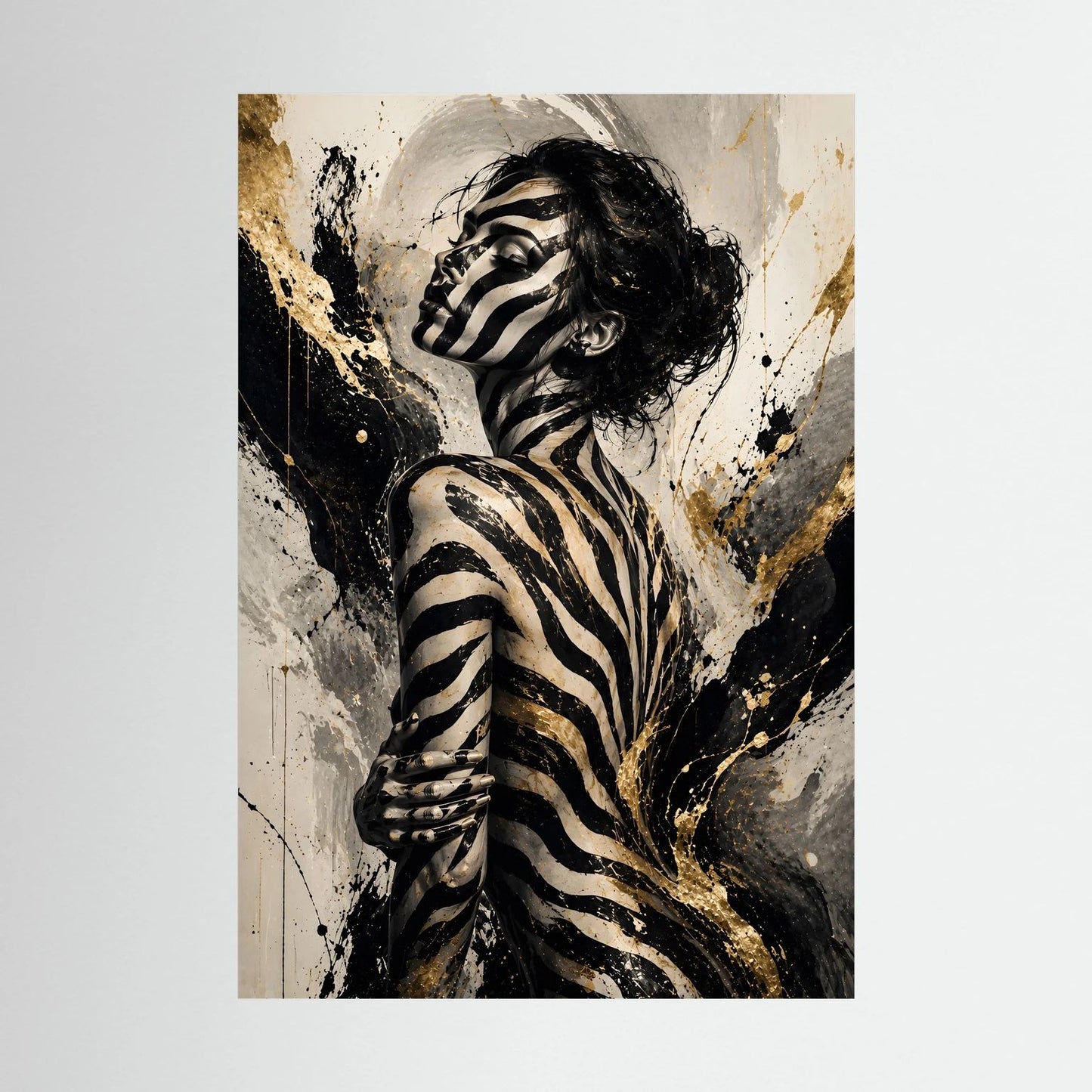 Hochformat-Poster ohne Rahmen: Frauengesicht im Zebra-Bodypainting mit Goldspritzern