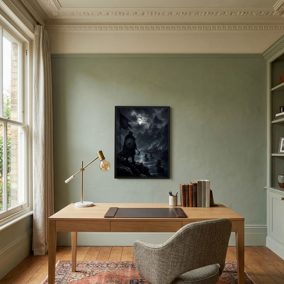 Poster im Hochformat mit Wikinger-Figur, stürmischer Himmel und dunkle Fjordkulisse