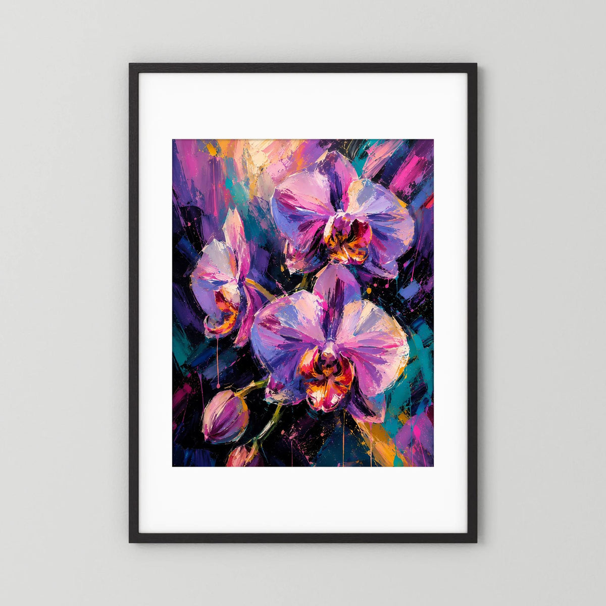 Hochformatiges Poster mit abstrakten Orchideen in Pink und Violett, schwarzer Rahmen mit weißem Rand