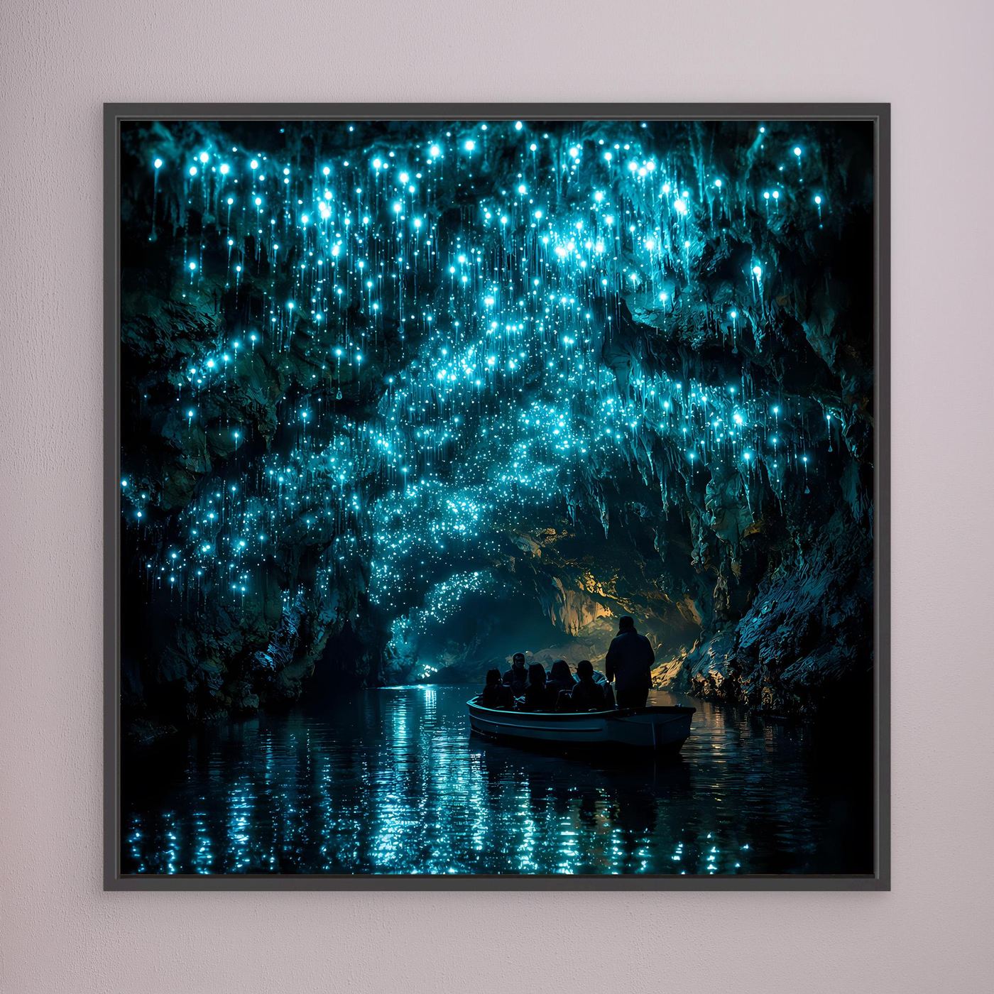 Leinwandbild mit schwarzem Rahmen: Glühwürmchenlicht in der Höhle, Boot mit Figuren
