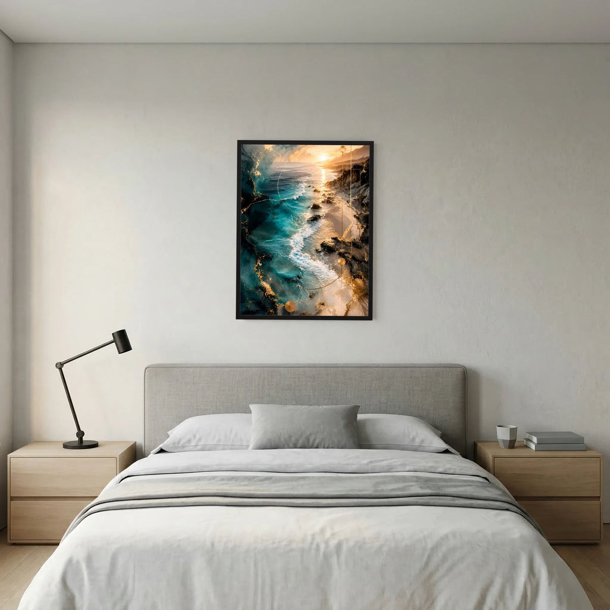 Poster mit abstrakter Meereslandschaft in Türkis und Gold, schwarz gerahmt, Hochformat