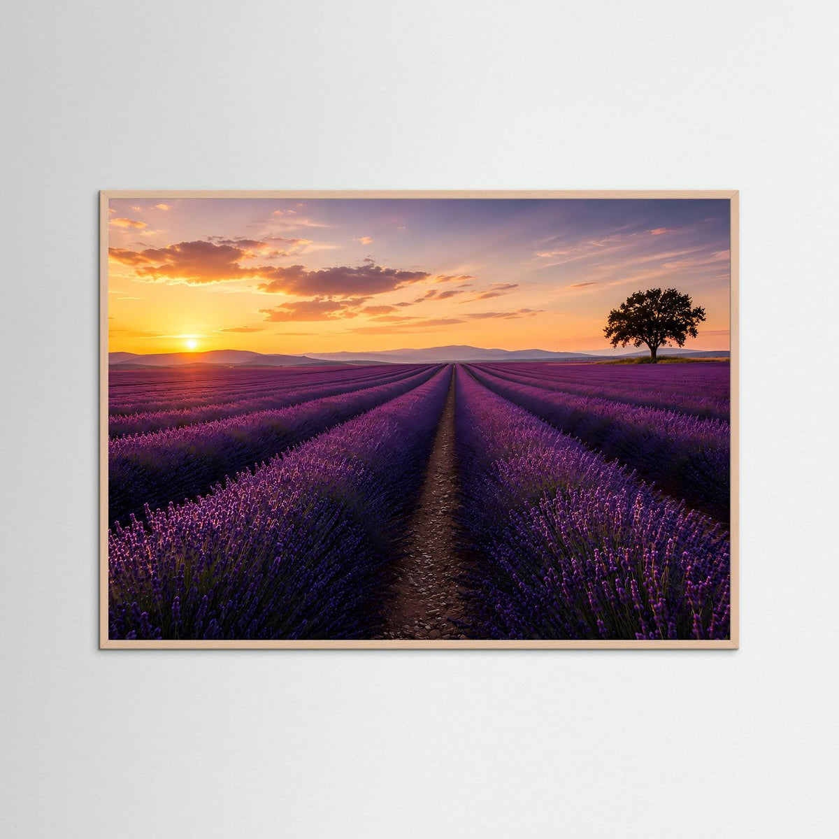 Querformat-Poster mit Lavendelfeld bei Sonnenuntergang im beigen Holzrahmen
