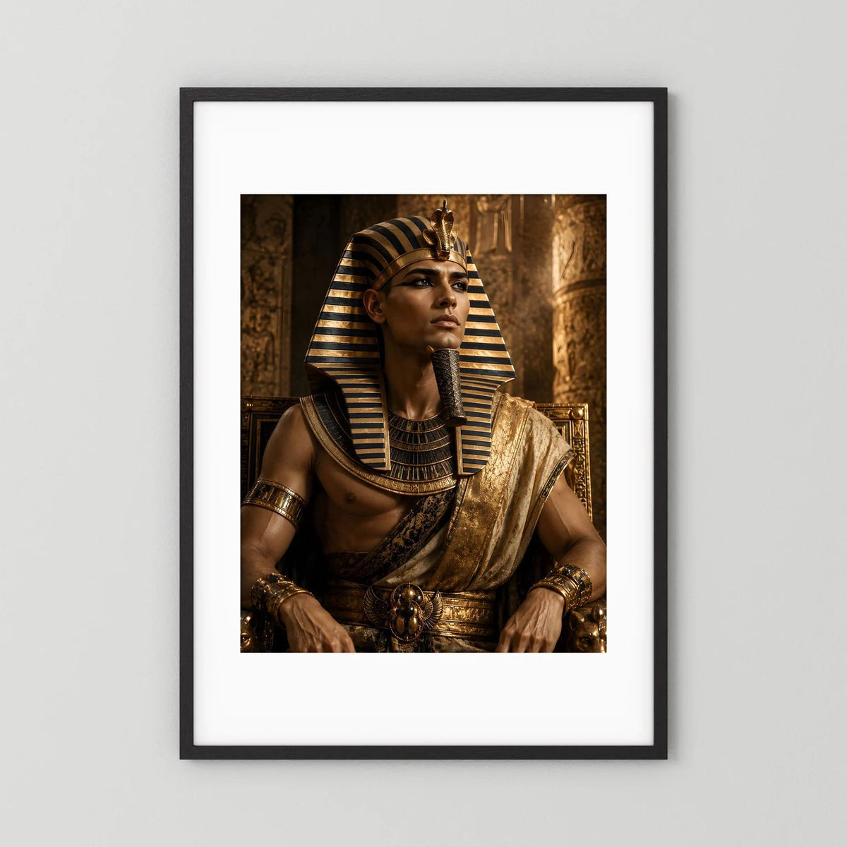 Wandposter mit schwarzem Rahmen und weißem Passepartout: ägyptischer Pharao, goldener Ornatsch