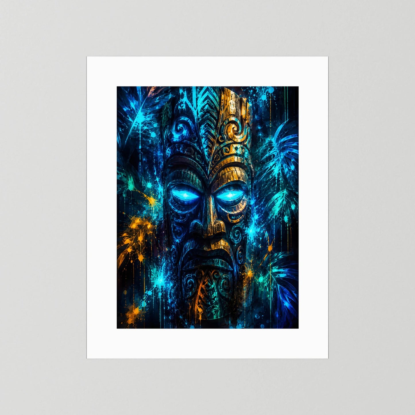 Hochformatiges Poster mit leuchtender Tiki-Maske in Blau und Gold ohne Rahmen, mit weißem Rand