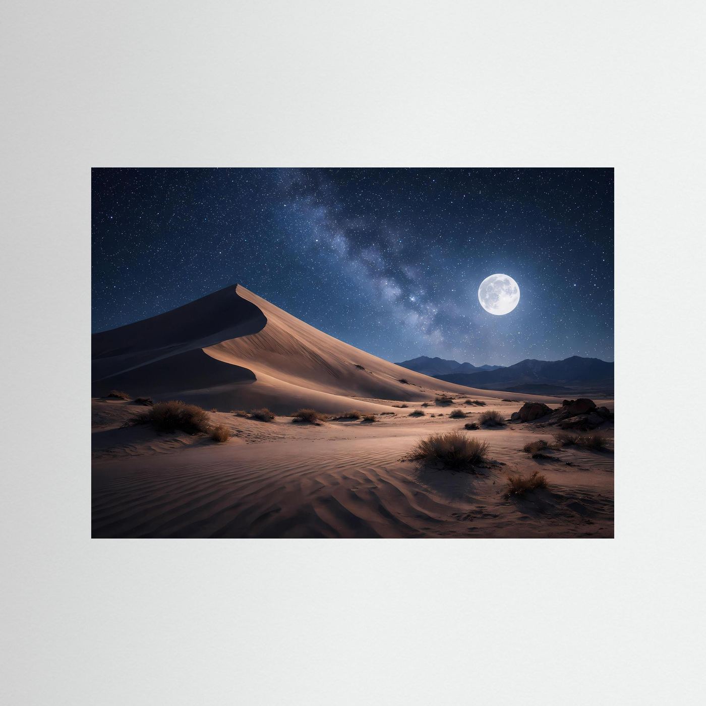 Poster mit Wüsten-Düne bei Nacht, Mondsichel und Sternenhimmel, Querformat, ohne Rahmen sichtbar