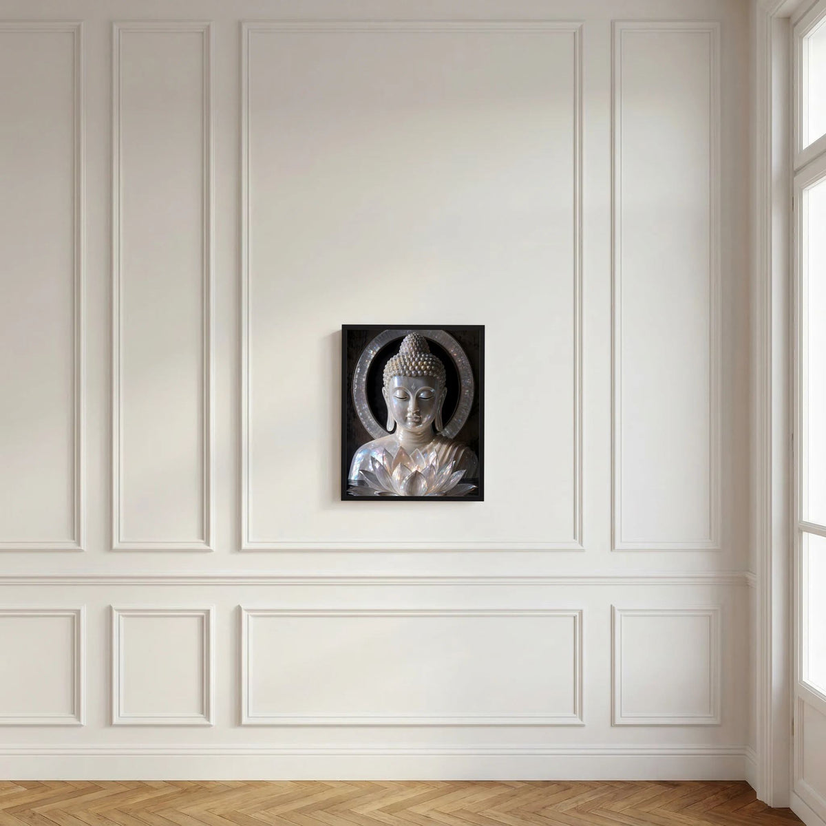 Kleines Wandbild im schwarzen Rahmen: silberner Buddha mit Lotus und Halo