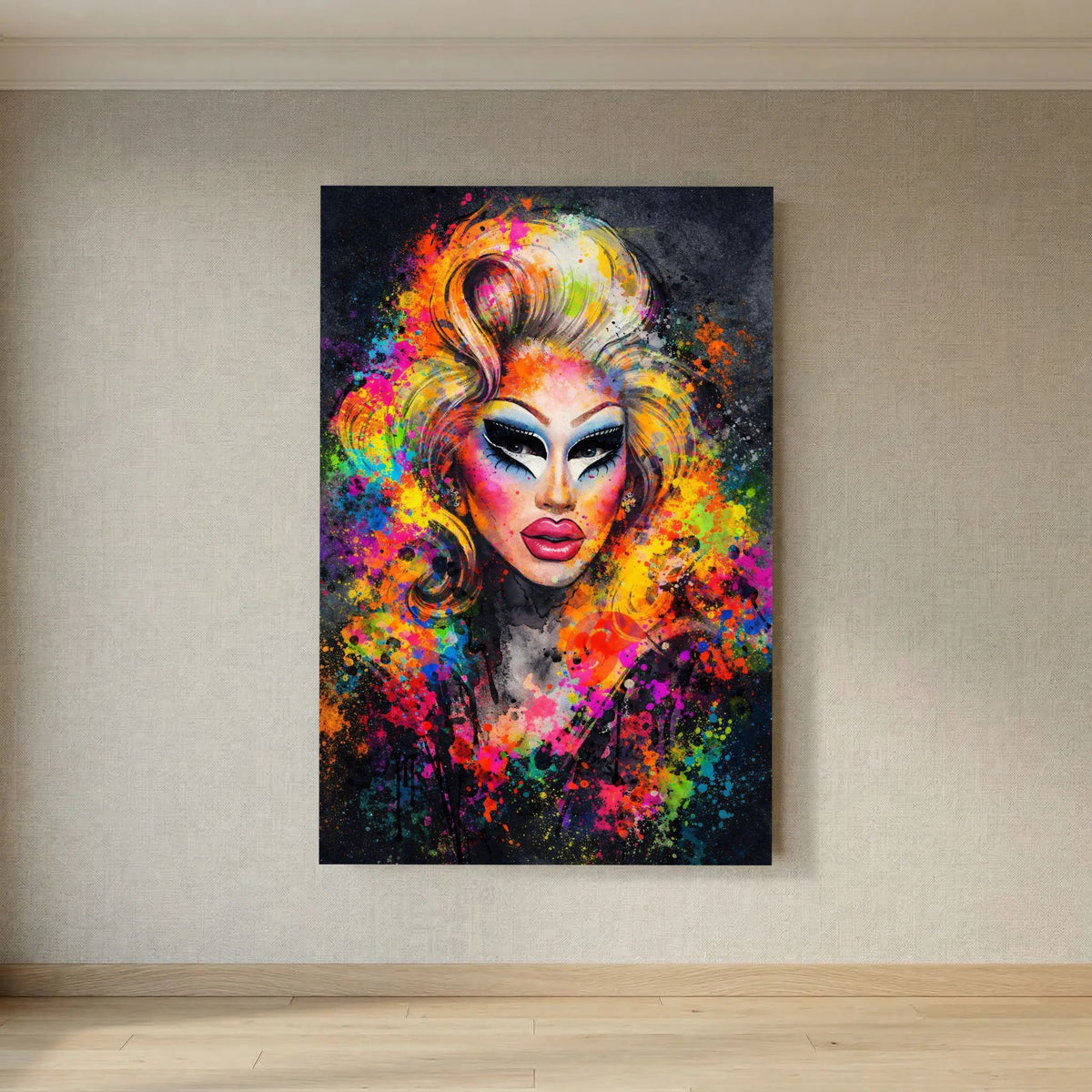 Hochformatiges Poster mit Drag-Queen-Porträt, farbige Punkt- und Spritzmuster.