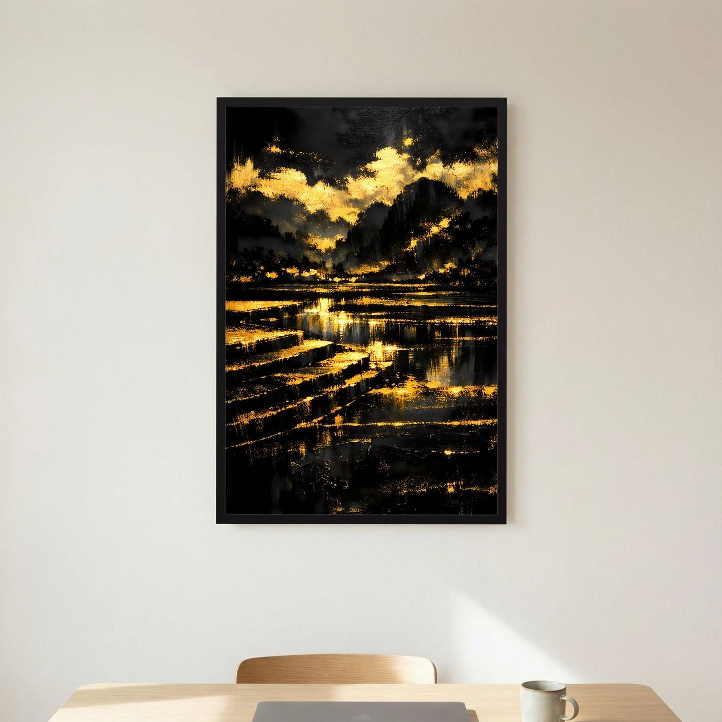 Wandbild-Poster im Hochformat mit abstrakter Berglandschaft, Schwarz und Gold, schwarzer Rahmen