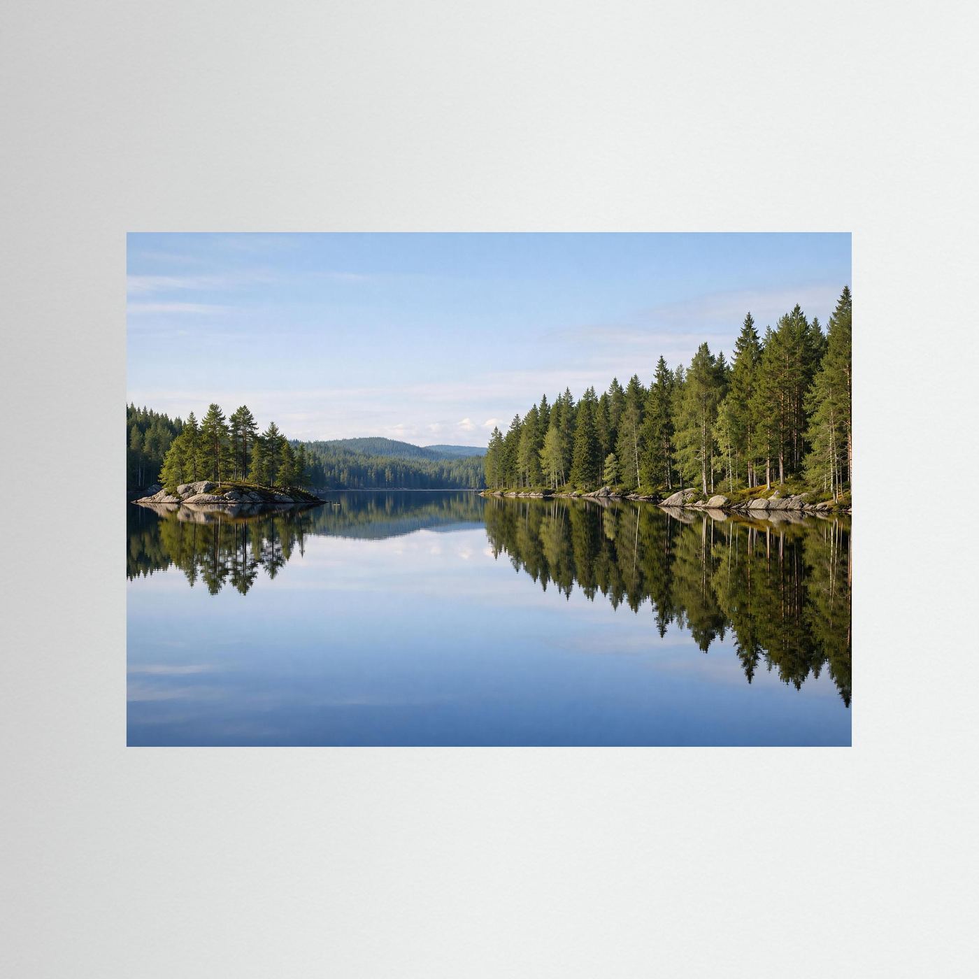 Waldsee-Panorama-Poster mit spiegelnder Waldkulisse, ohne Rahmen