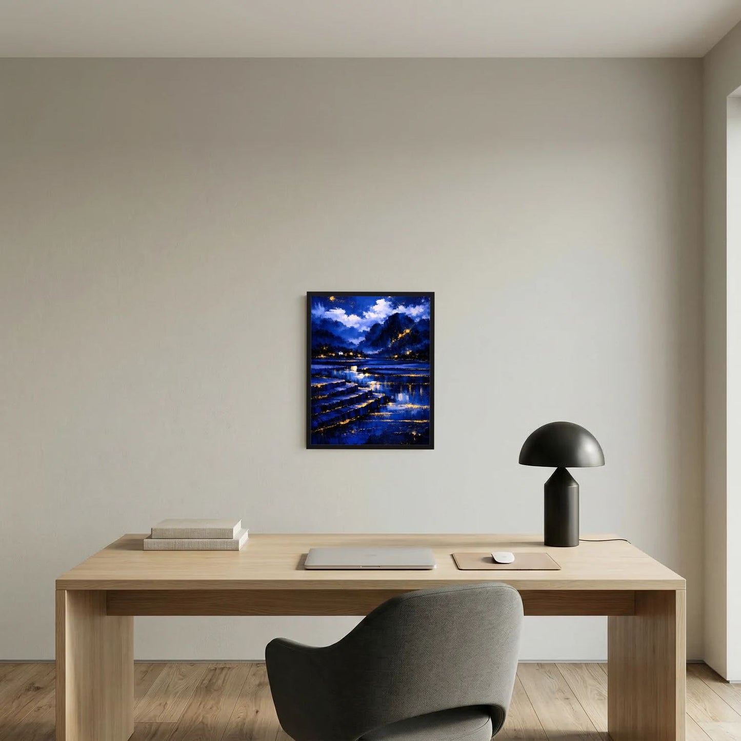 Wandbild-Poster mit blauem Nachthimmel, dunklen Bergen und goldenen Reflexen im See