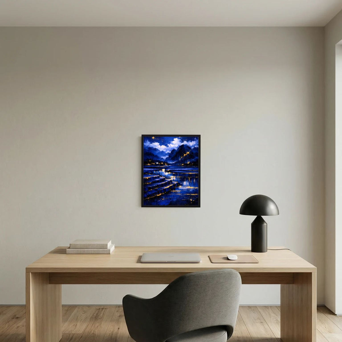 Wandbild-Poster mit blauem Nachthimmel, dunklen Bergen und goldenen Reflexen im See