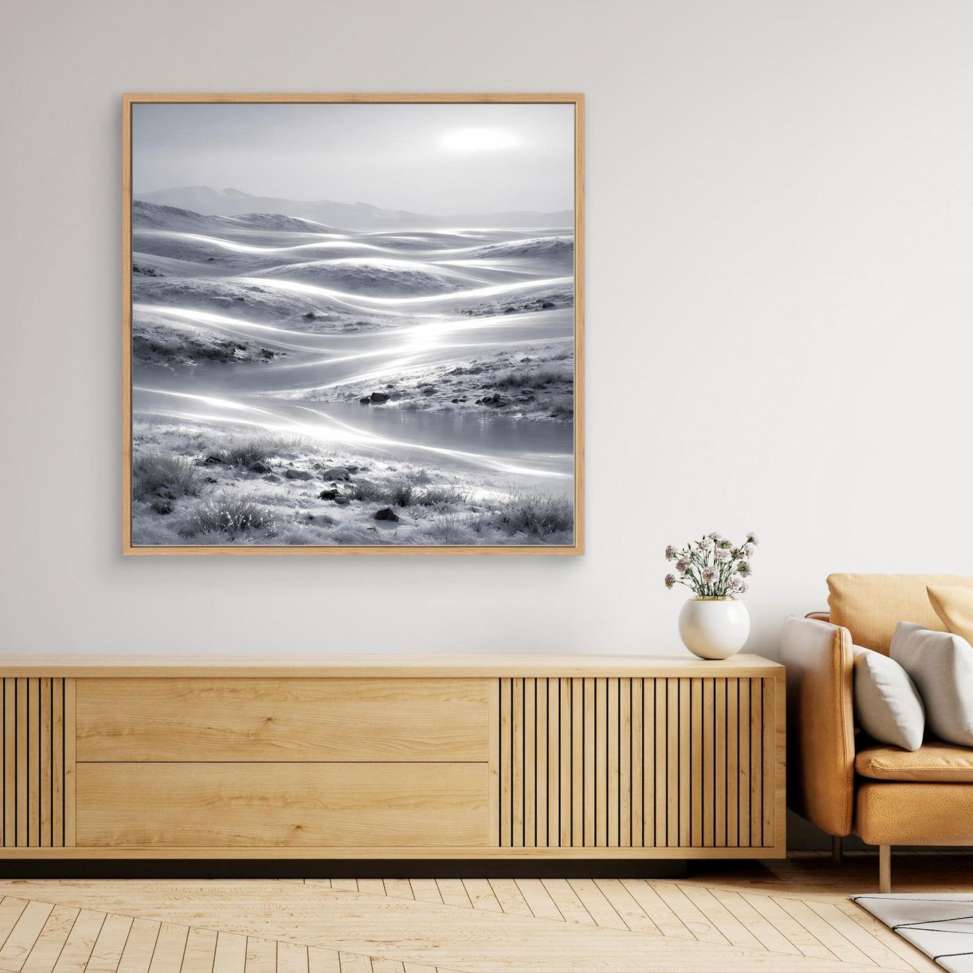 Leinwandbild im Eichenrahmen mit Winterlandschaft: schneebedeckte Berge und Schneerinnen