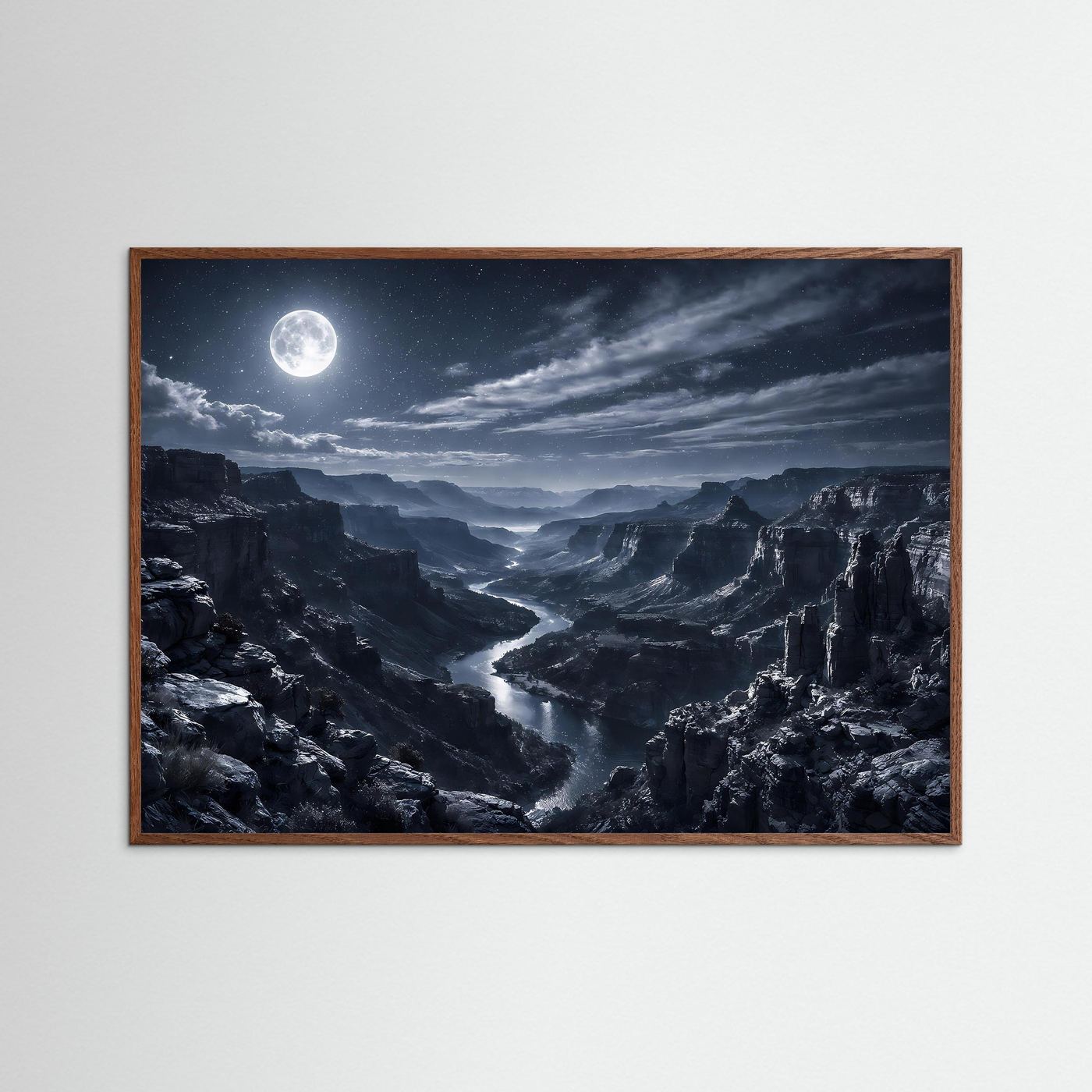 Wandbild mit Canyonlandschaft bei Nacht, Mond über Schlucht, brauner Holzrahmen.