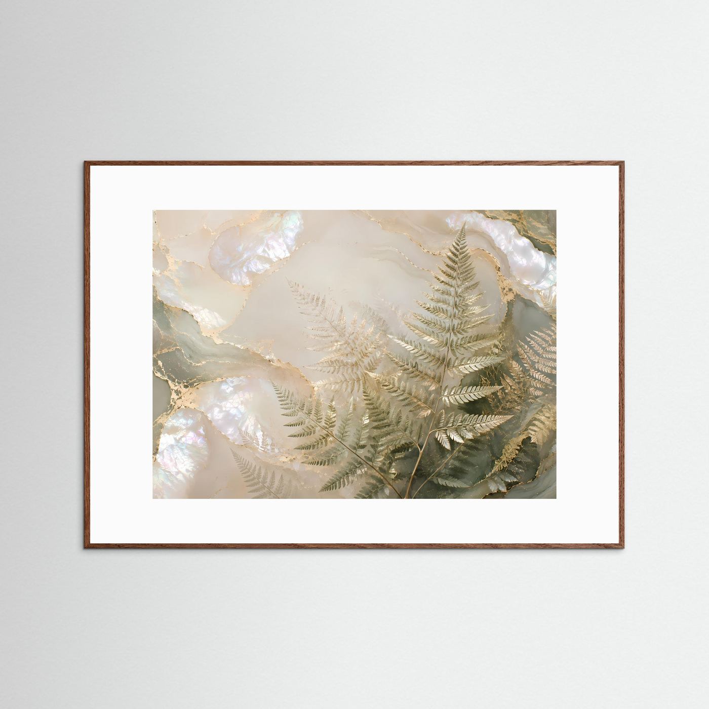 Poster im braunen Holzrahmen mit Farnillustration in Perlmutt und goldenen Details