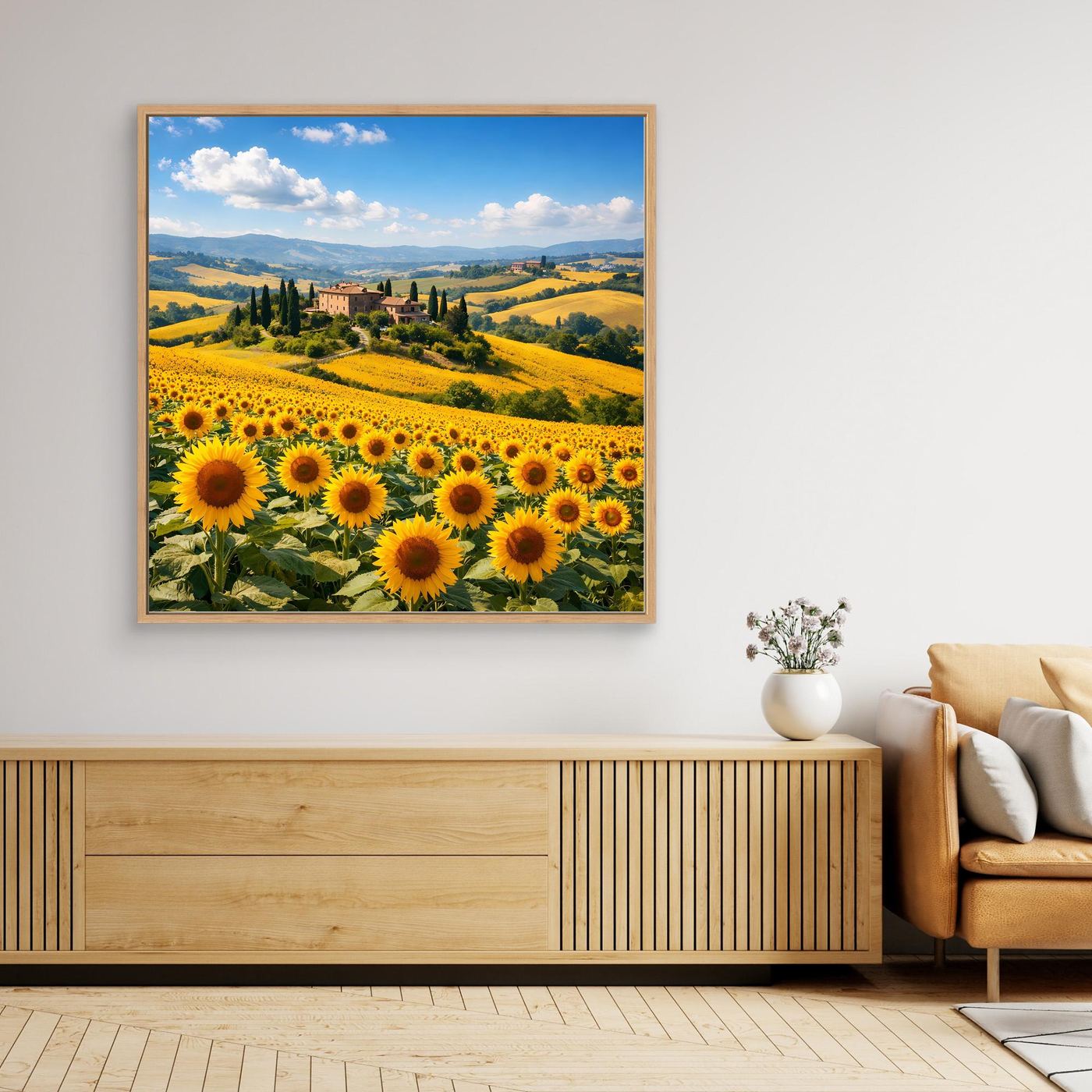 Leinwandbild mit Sonnenblumenfeld und Toskana-Landschaft, quadratisch mit goldfarbenem Rahmen