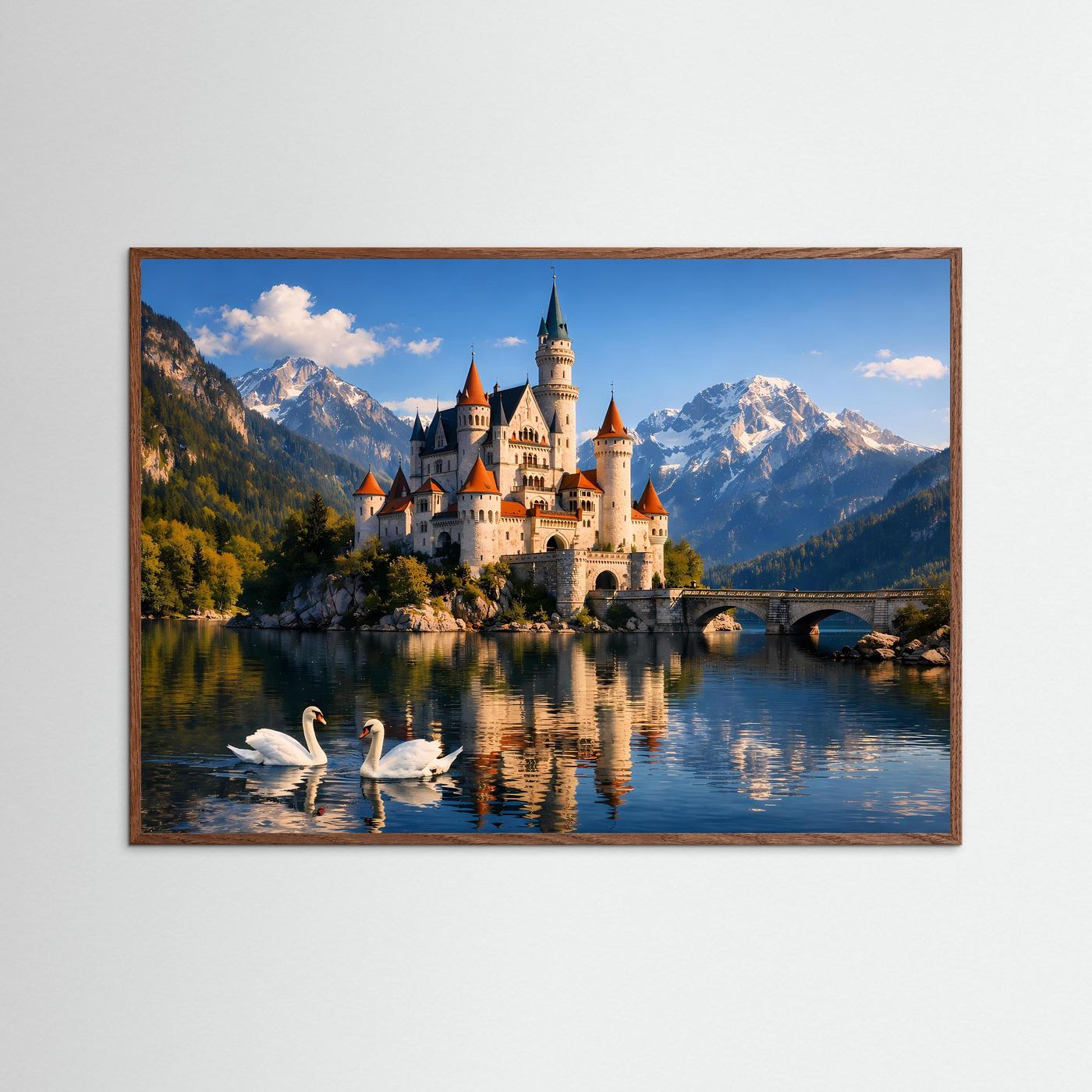 Querformat-Poster mit Märchenschloss, Schwänen auf dem Bergsee und Alpenhintergrund