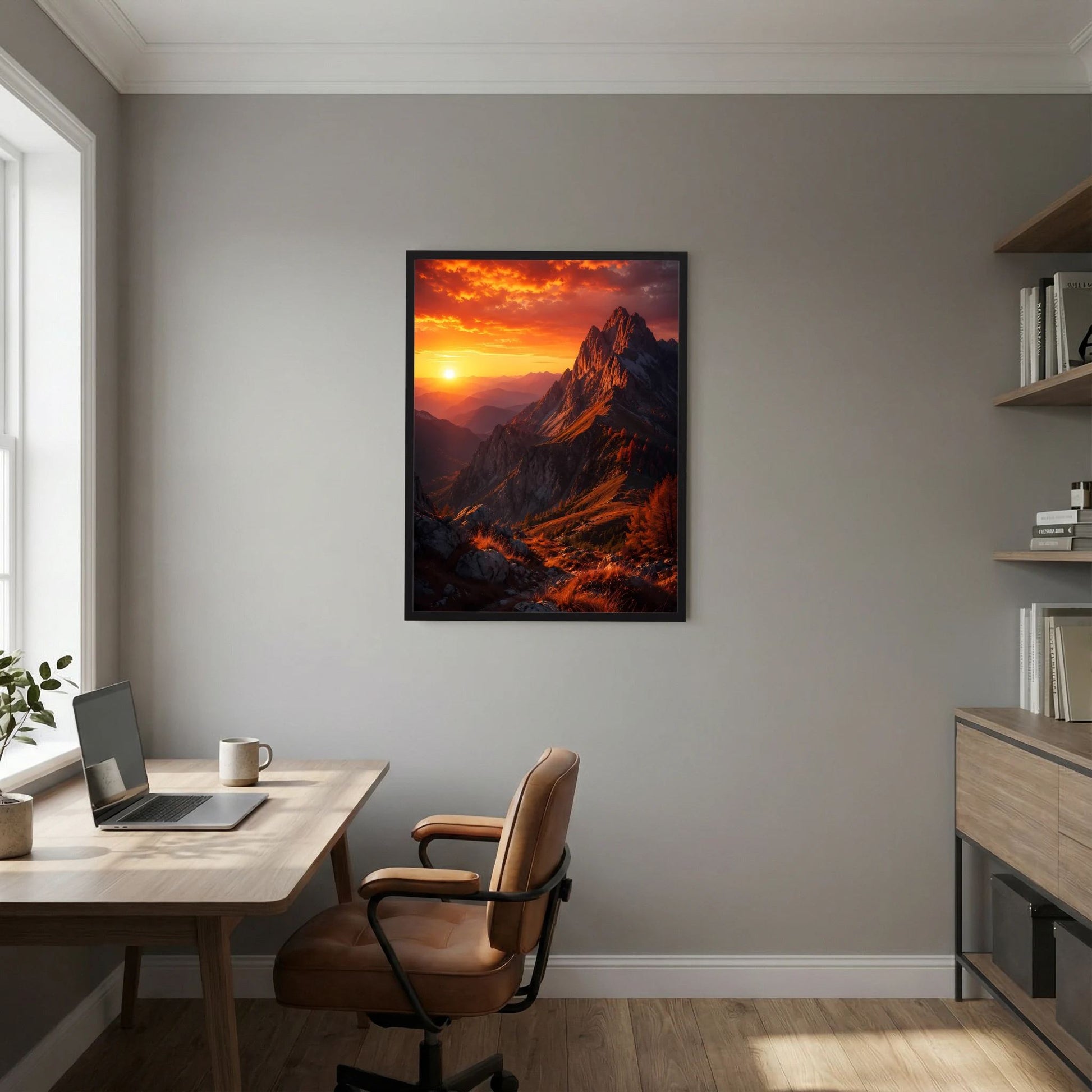 Poster im Hochformat mit schwarzem Rahmen, Sonnenuntergang über schroffen Bergen