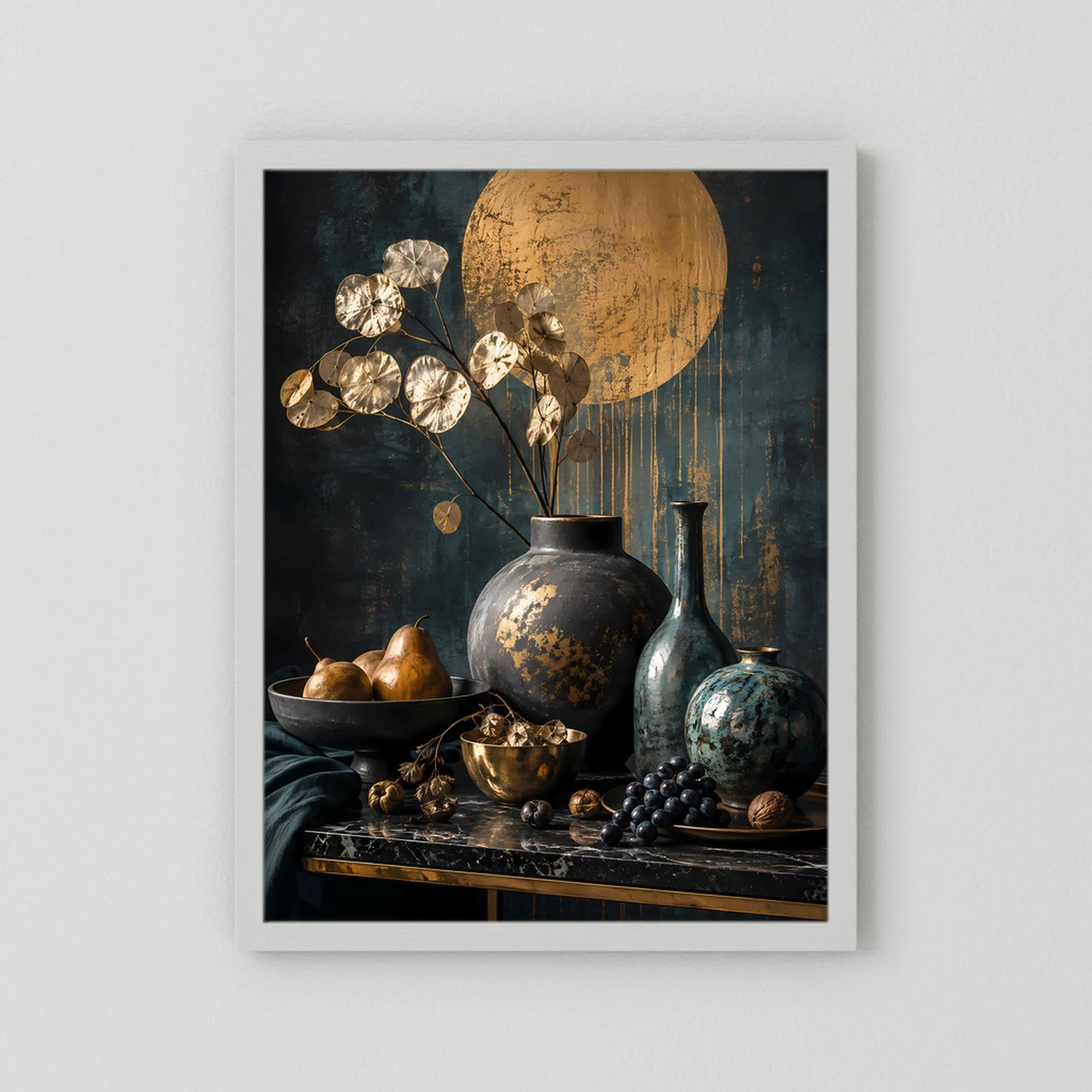 Kunstposter im Hochformat mit Gold- und Petrol-Stillleben, weißer Rahmen
