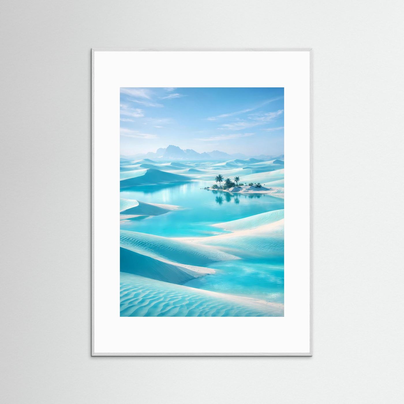 Hochformatiges Poster im weißen Rahmen mit türkis-blauer Wasser- und Dünenlandschaft