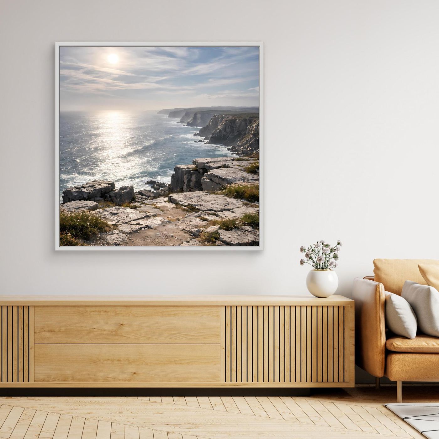 Leinwandbild mit steiler Küste und Felsen am Meer, weißer Rahmen