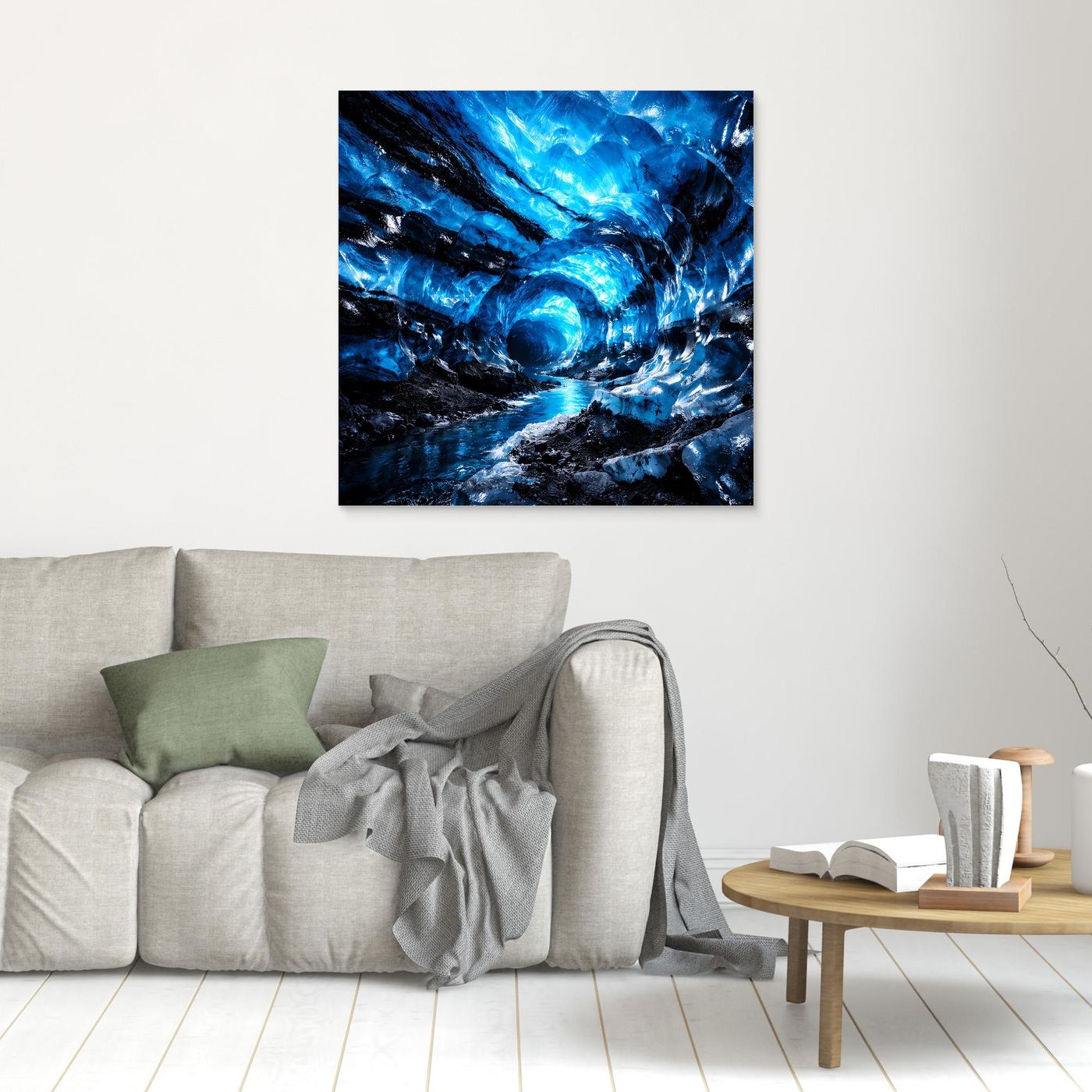 Leinwandbild Blaue Eishöhle mit schwarzem Rahmen, blaues Eisgewölbe an der Wand