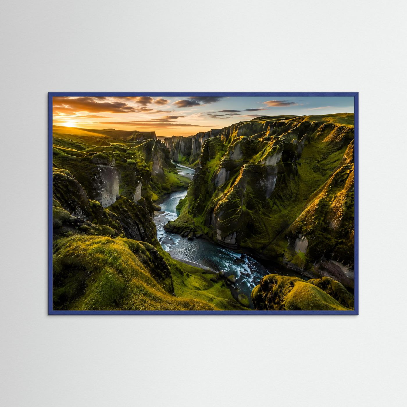 Grüne Schlucht im goldenen Sonnenlicht | Isländische Canyon-Landschaft Poster Querformat