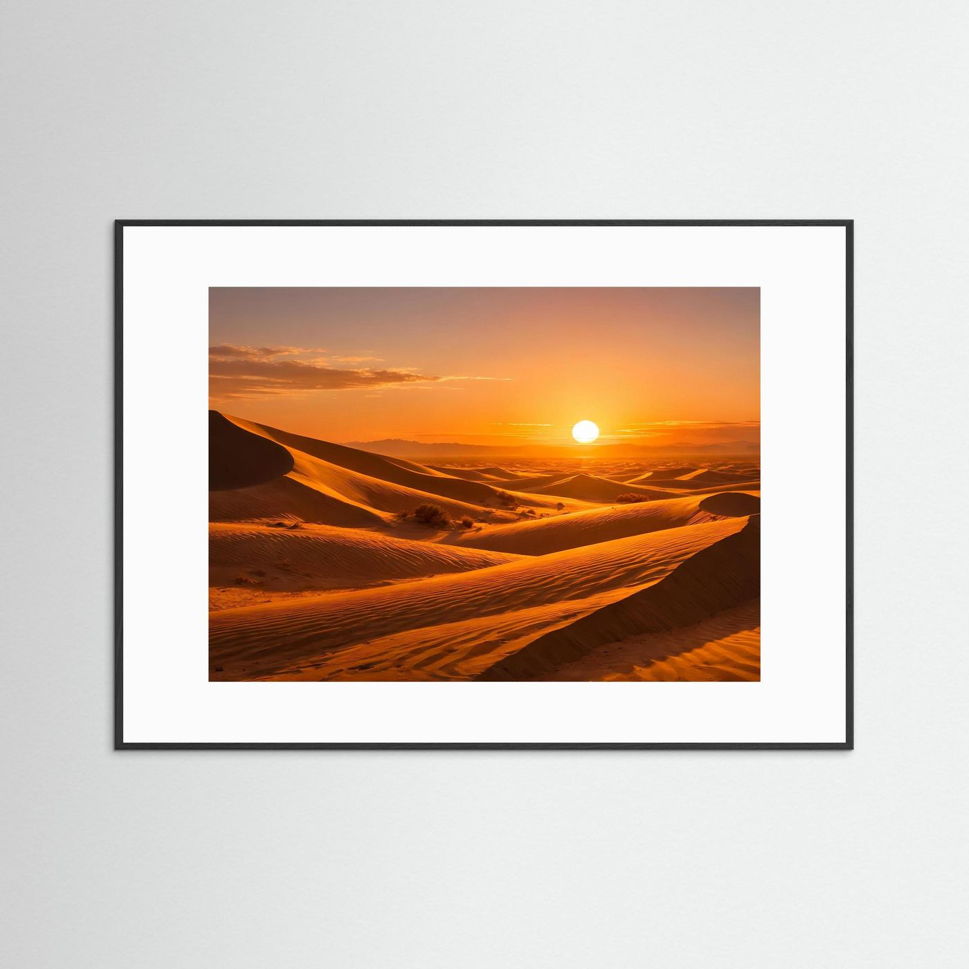 Gerahmtes Panorama-Poster mit weißem Passepartout: Wüstendünen und Sonne im Abendlicht