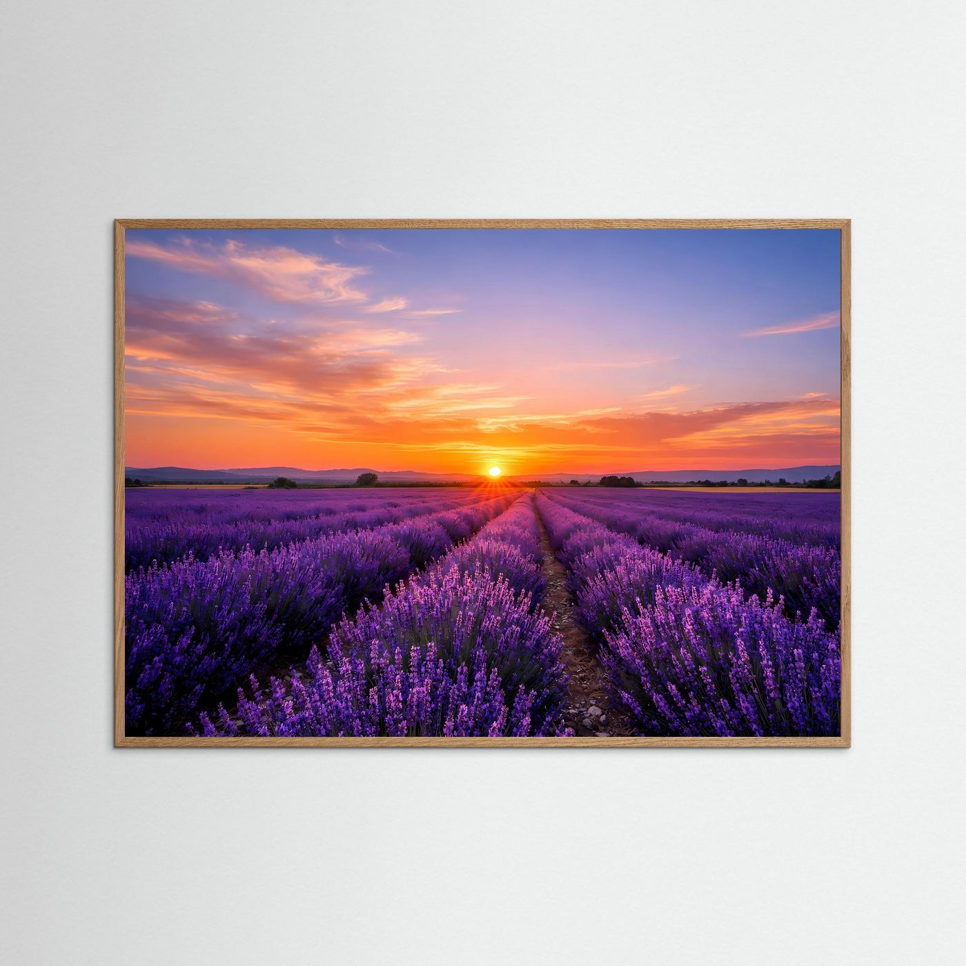 Querformat-Poster mit Lavendelfeld bei Sonnenuntergang, dunkler Holzrahmen