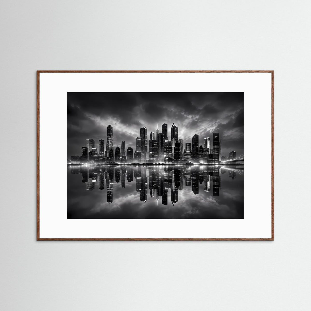 Schwarzweiß-Skyline-Poster mit reflektierender Wasseroberfläche und Lichtern bei Nacht, brauner Rahmen