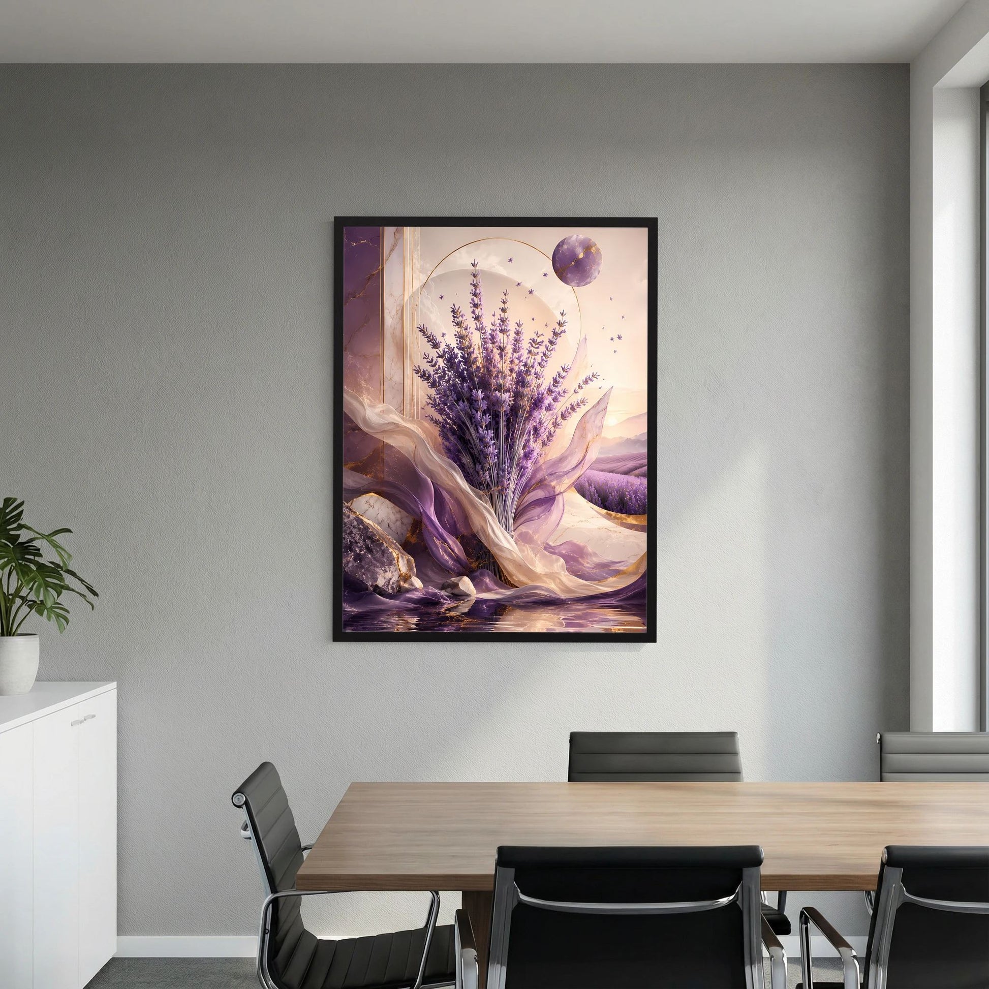 Lavendel-Poster im Hochformat mit lila Blütenstrauß und Goldfäden, im Rahmen