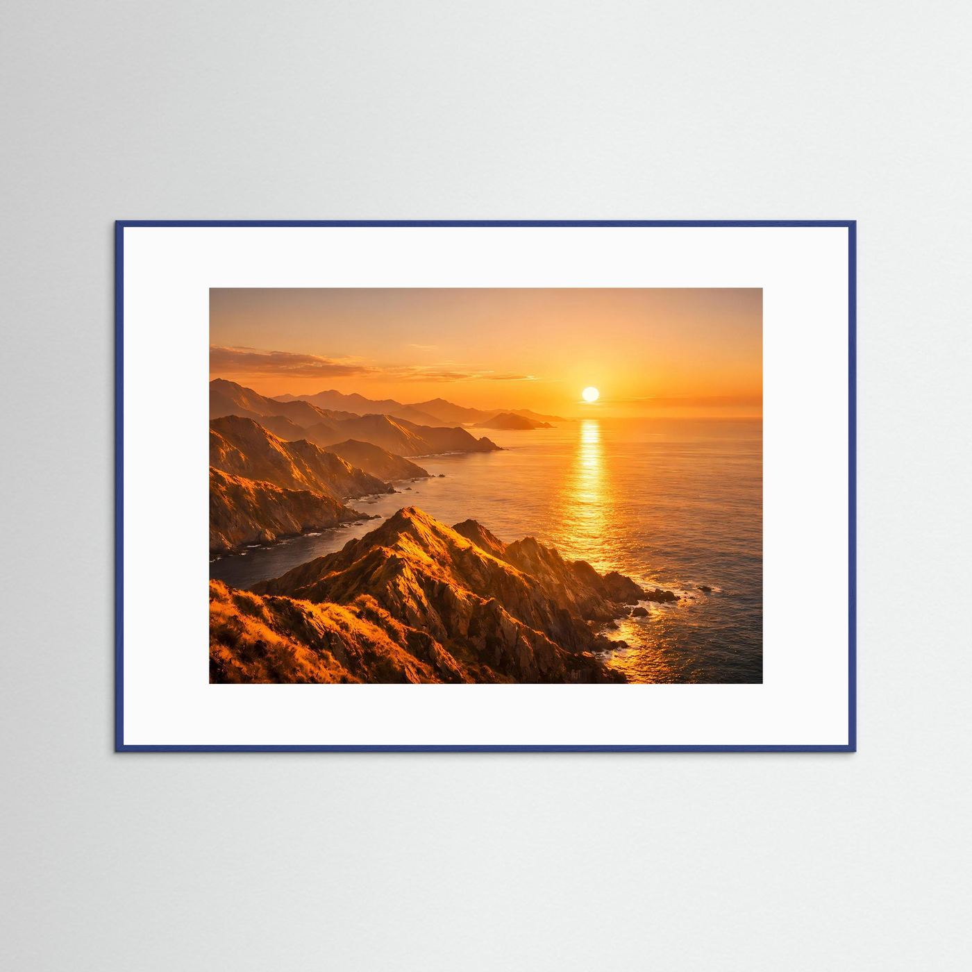 Wandposter Sonnenuntergang über Küstenklippen mit blauem Rahmen