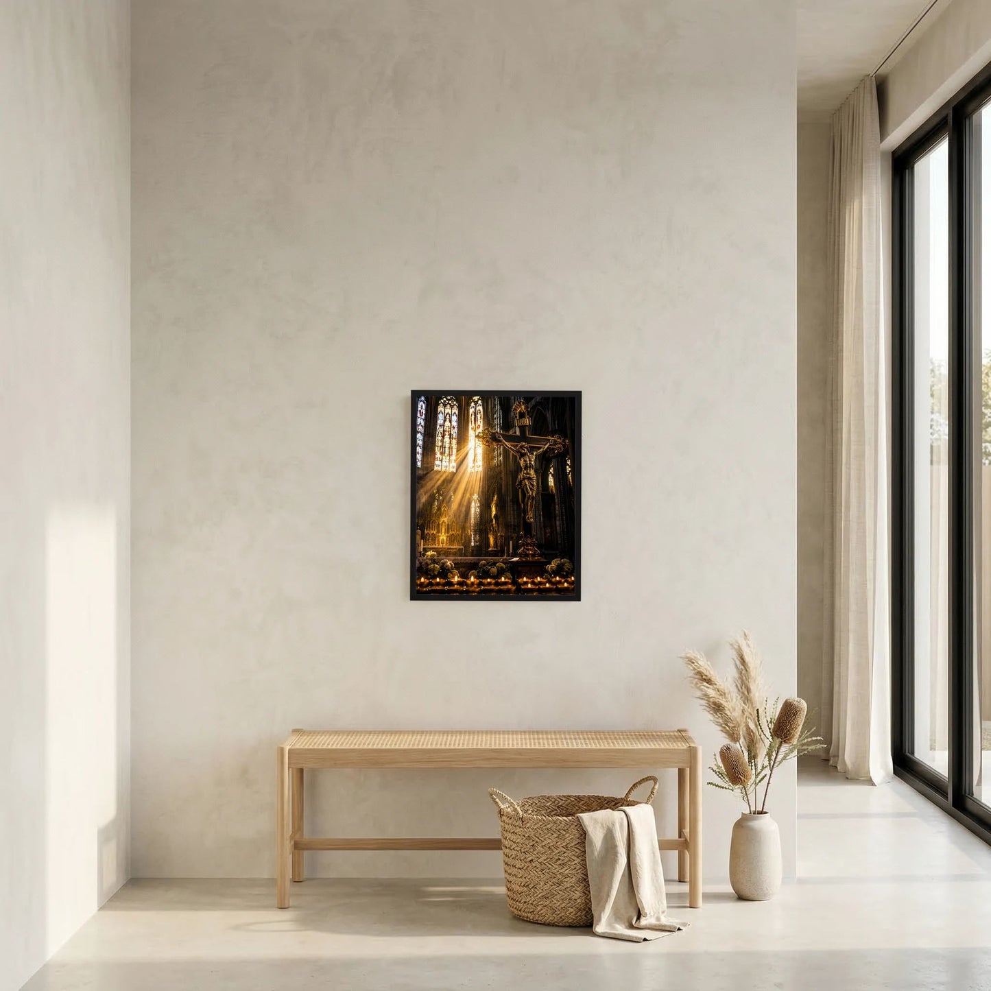 Hochformat-Poster mit Kruzifix in gotischer Kirche, Lichtstrahlen durch Buntglasfenster