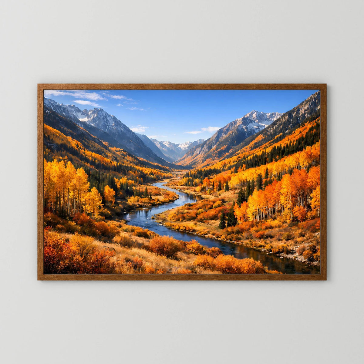 Herbstliches Wandbild im Querformat mit Bergtal und Fluss, brauner Holzrahmen