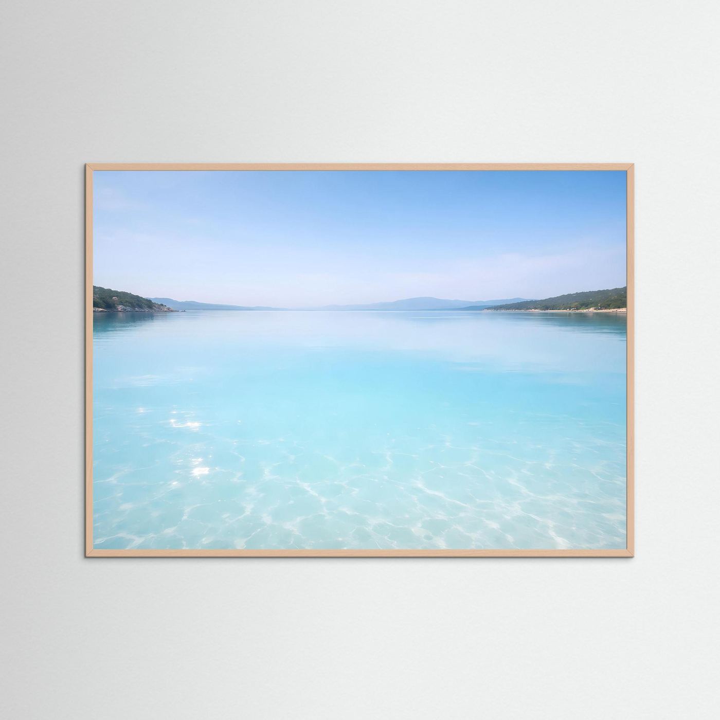 Meerpanorama-Poster im Querformat mit türkisem Wasser, im roséfarbenen Holzrahmen