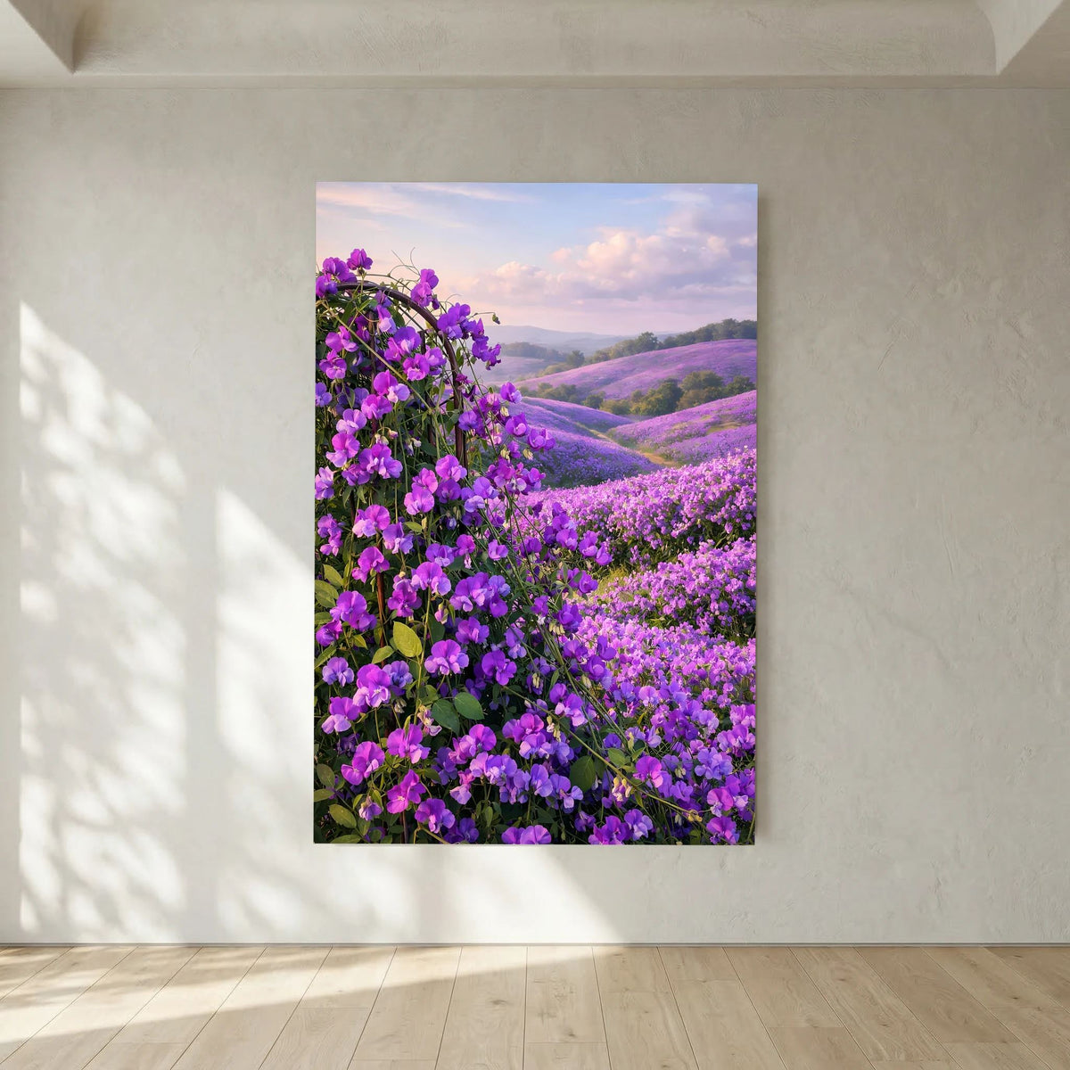 Wandposter im Hochformat mit violettem Blütenmeer und sanften Hügeln entlang einer Talfahrt