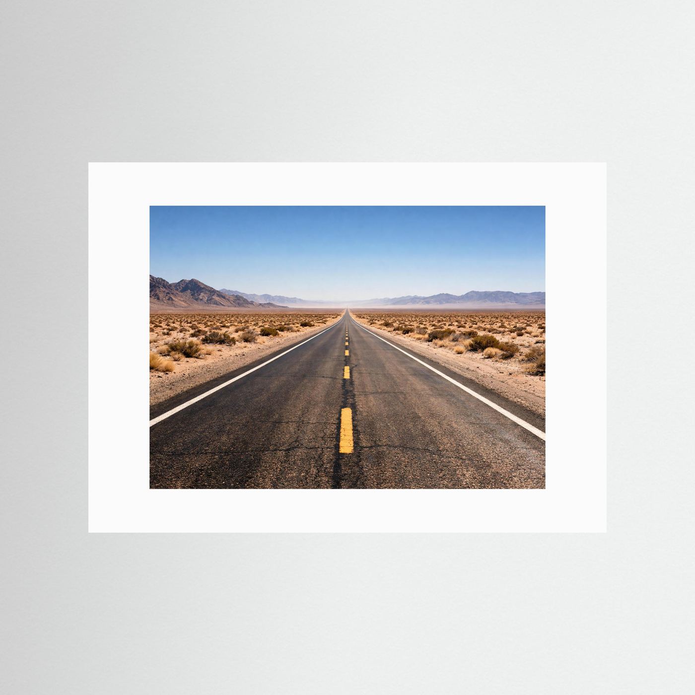 Der Weg in die Unendlichkeit | Wüstenstraße & Weite Landschaft Poster Querformat