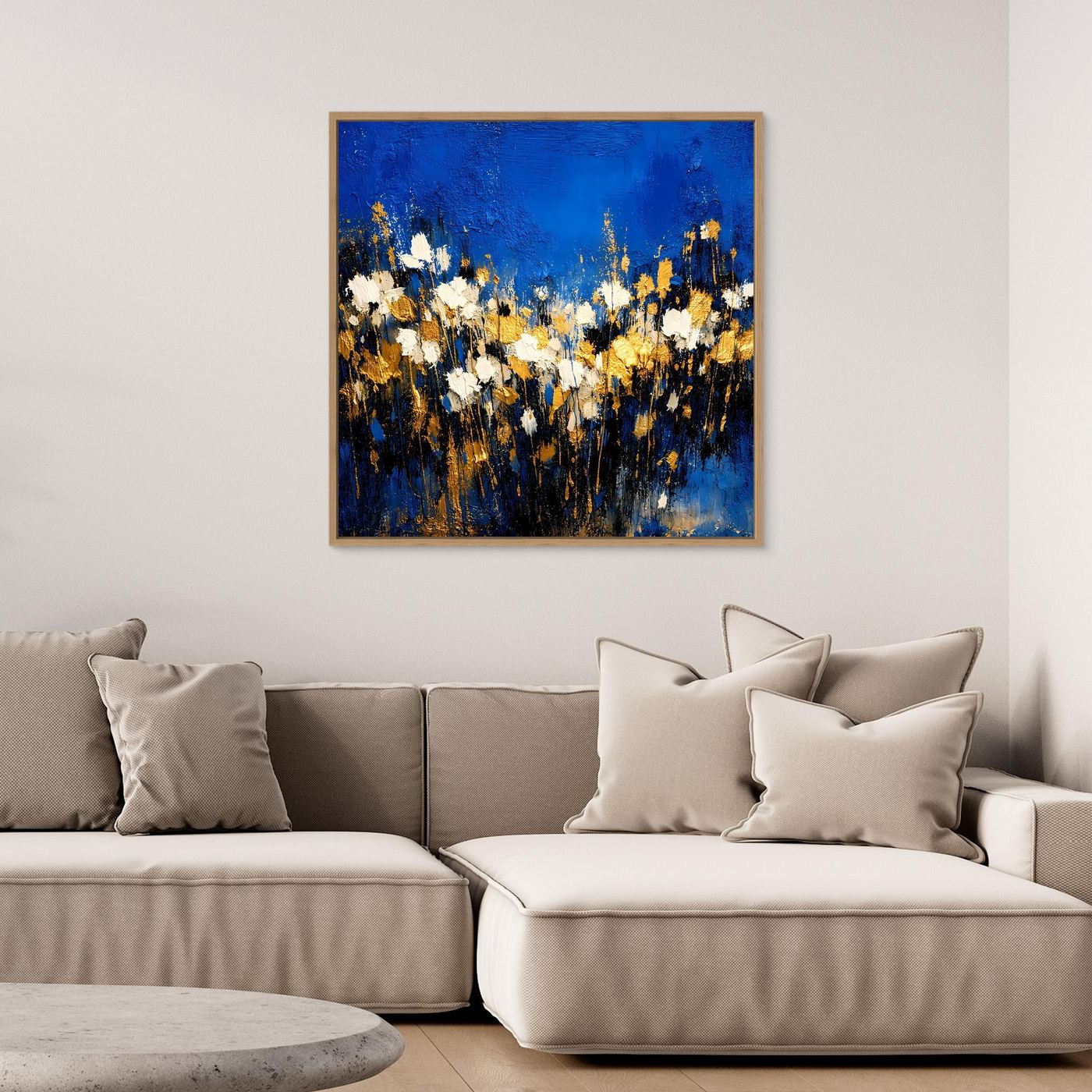 Wandbild: abstrakte Blumenwiese in Blau, Weiß und Gold, mit Rahmen und kräftigem Farbauftrag