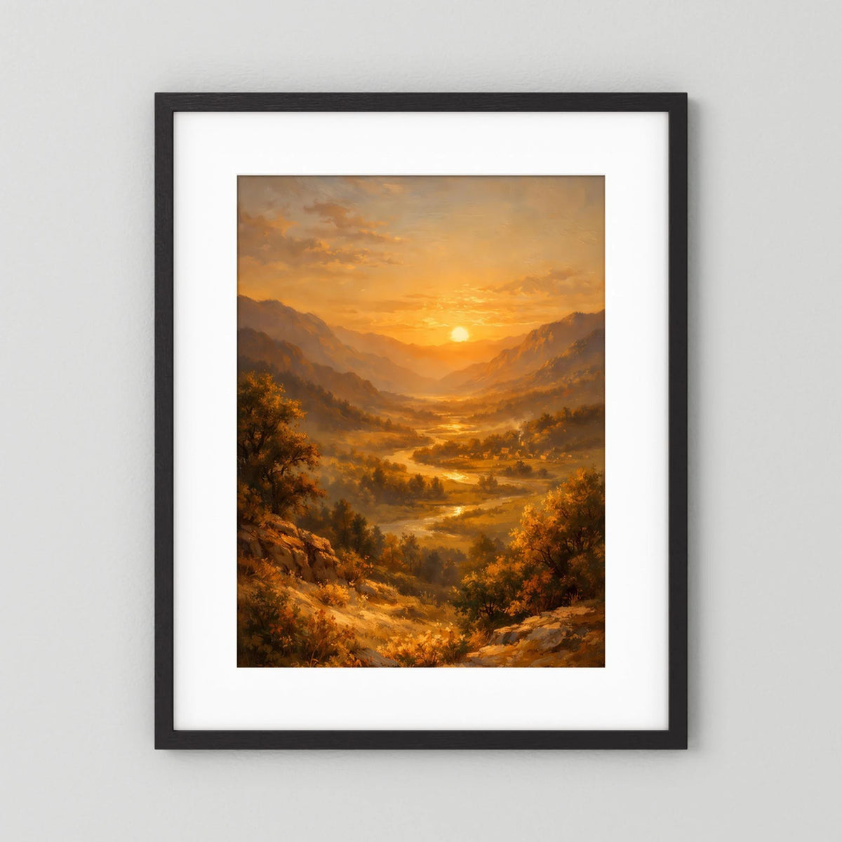Hochformatiges Wandbild mit Berglandschaft im goldenen Abendlicht, schwarzer Rahmen mit weißem Rand