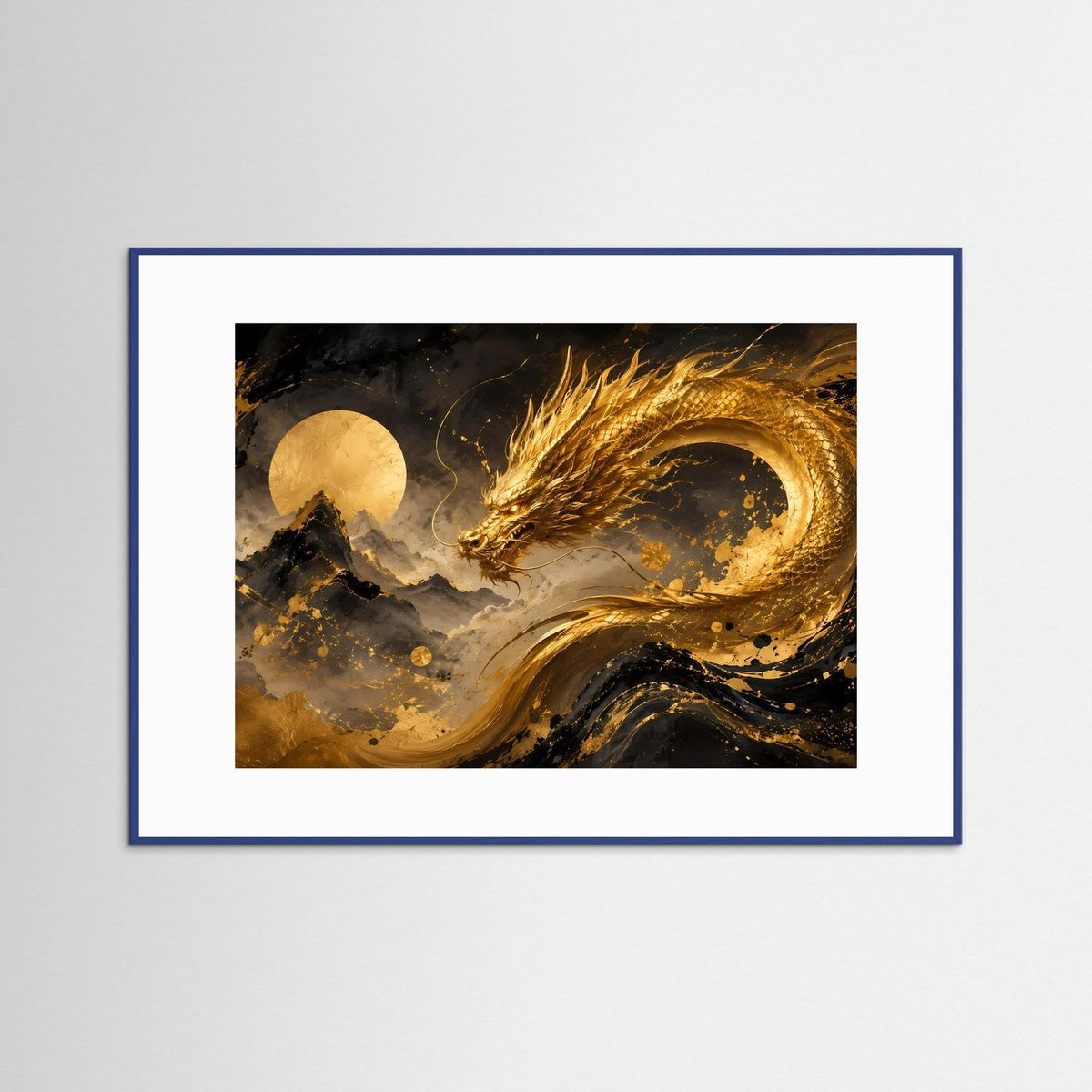 Poster mit goldenem Drachen über Berglandschaft, im blauen Rahmen, Querformat