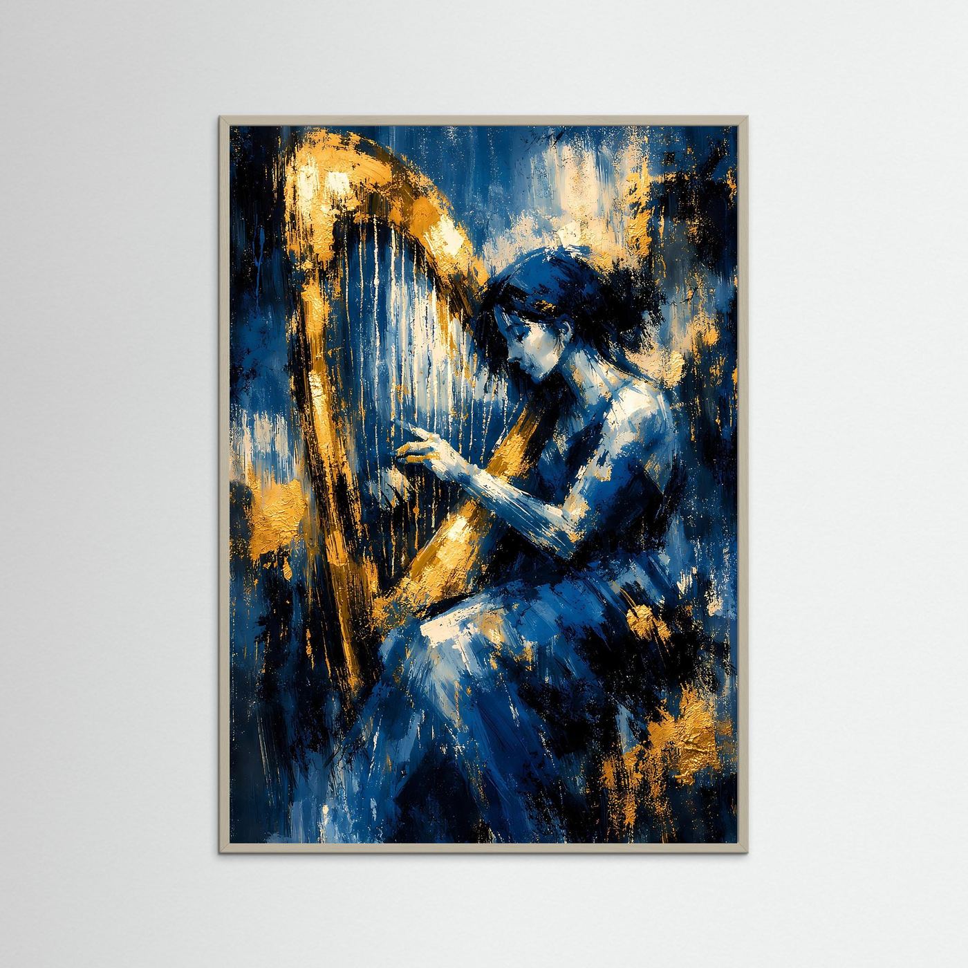 Abstraktes Harfenspieler-Kunstposter in Nachtblau, Weiß und Gold, mit grauem Holzrahmen