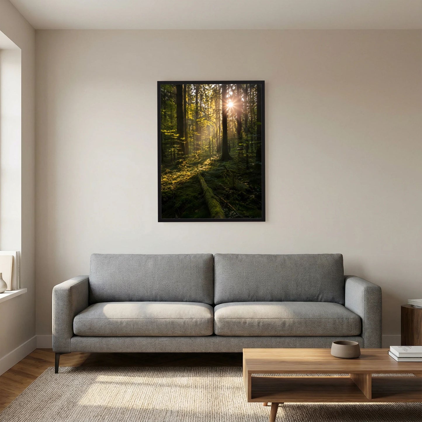 Hochformat-Poster Waldlandschaft mit Lichtblick, dunkelgrün, schwarz gerahmt