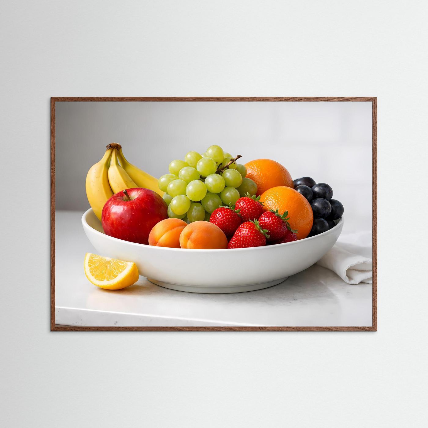 Obststillleben-Poster im Querformat: weiße Schüssel mit Früchten, weißer Holzrahmen.